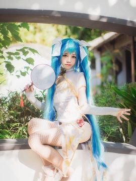 《VOCALOID家族》初音未来魅力旗袍登场 C O S P L A Y
