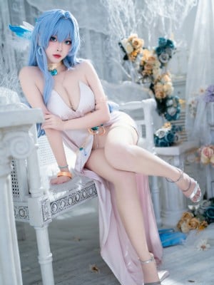 宫本桜 - Nikke胜利女神· 海伦娜礼服