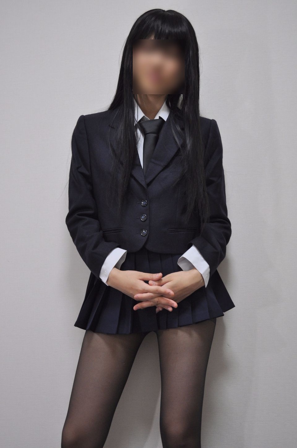 083