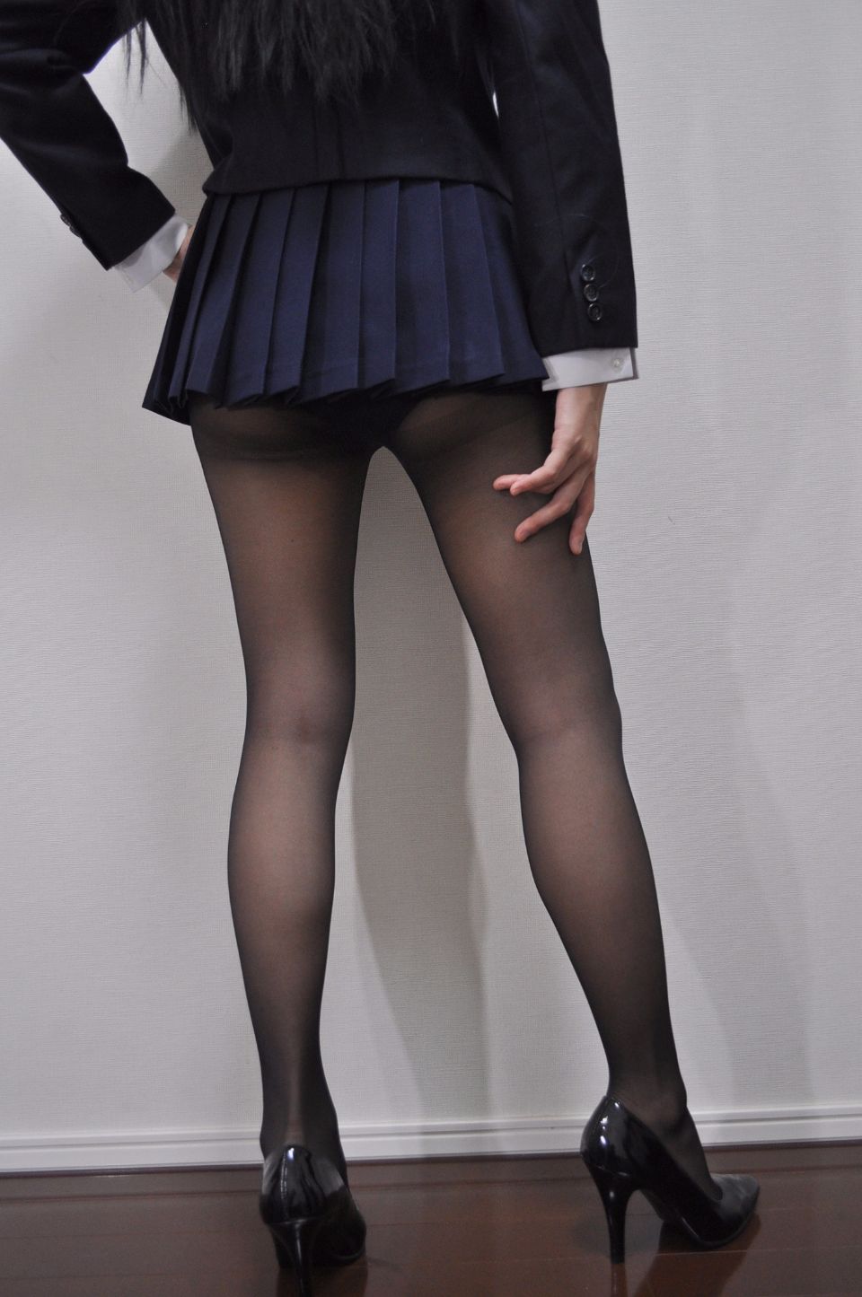 253