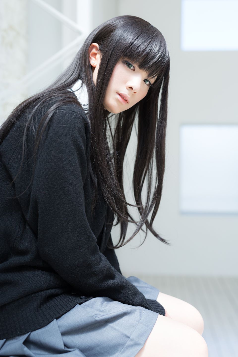 047