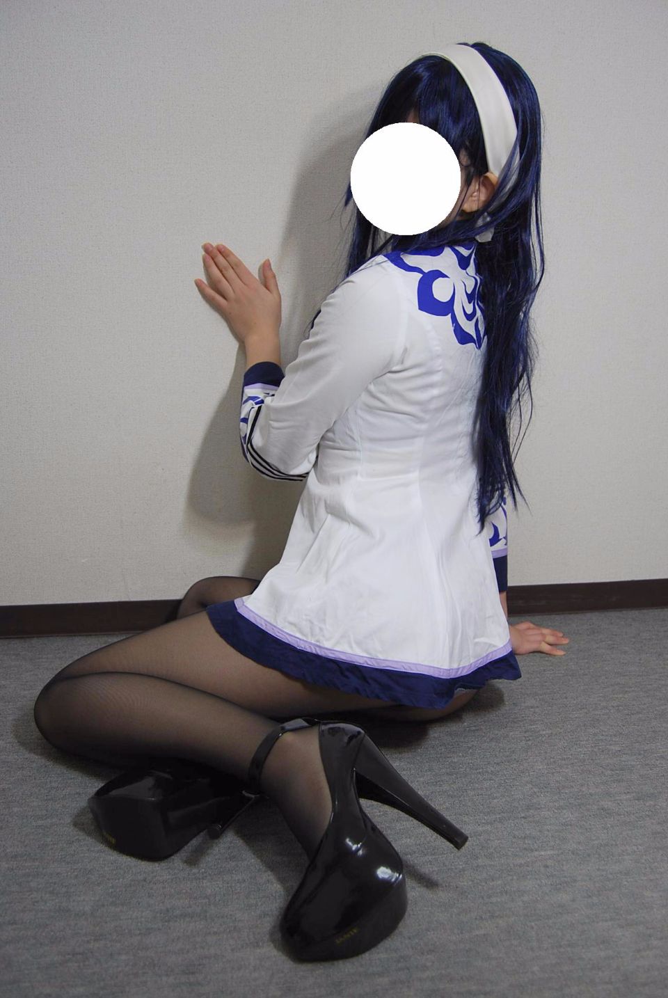 084