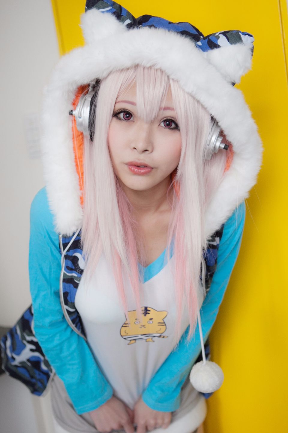 045