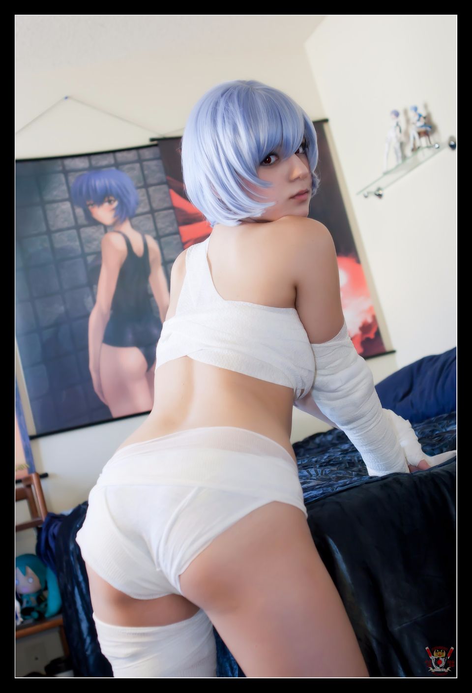 044