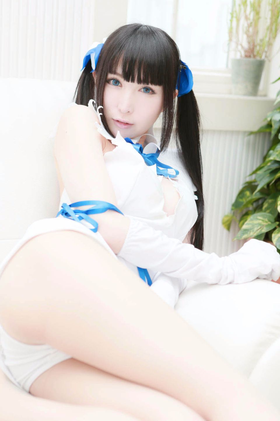 043