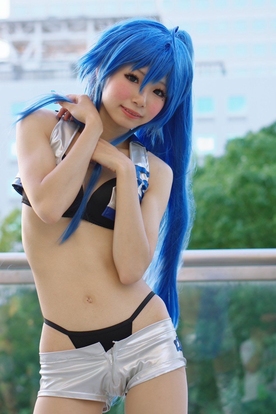 005