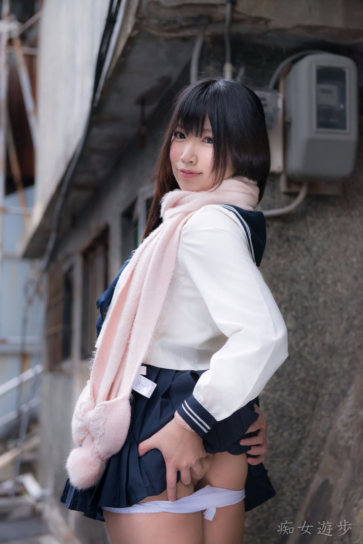 042