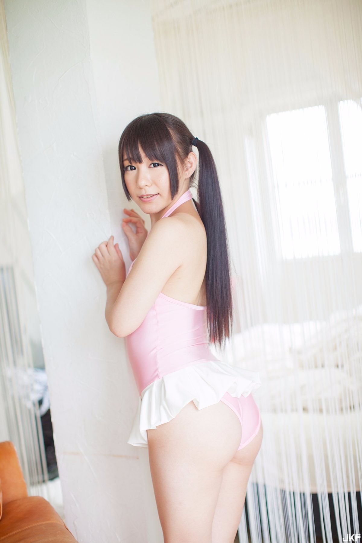 037