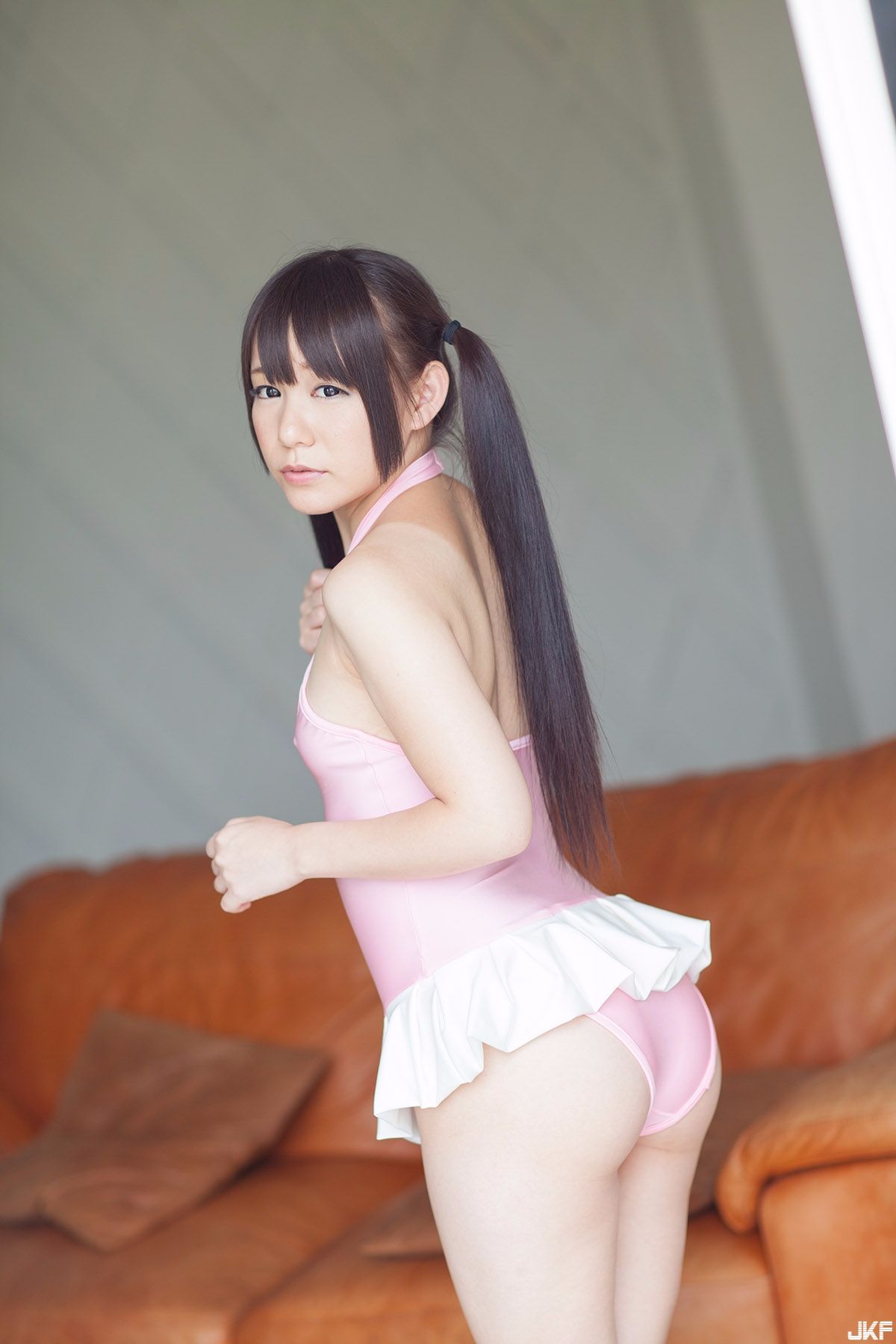 073