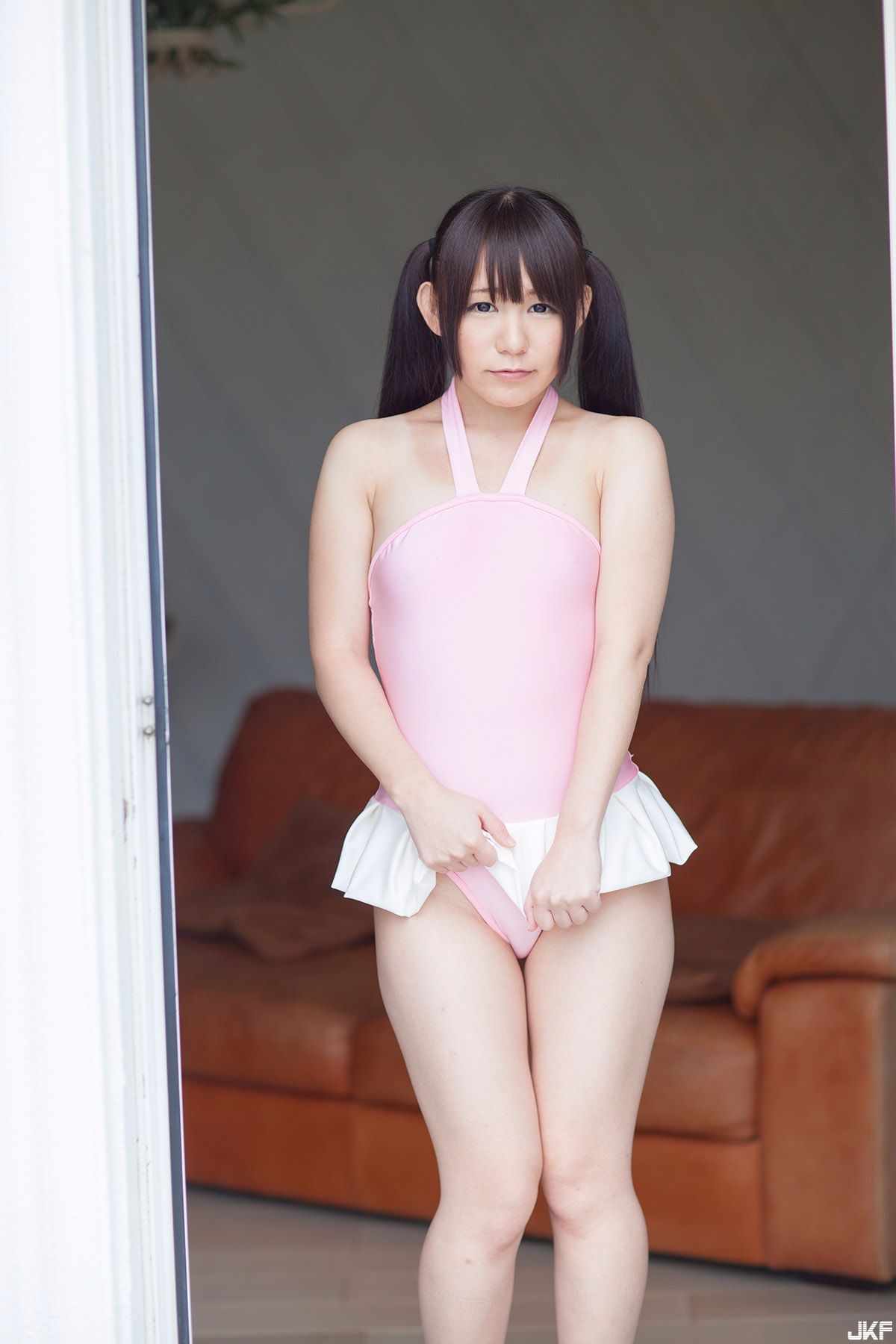 083