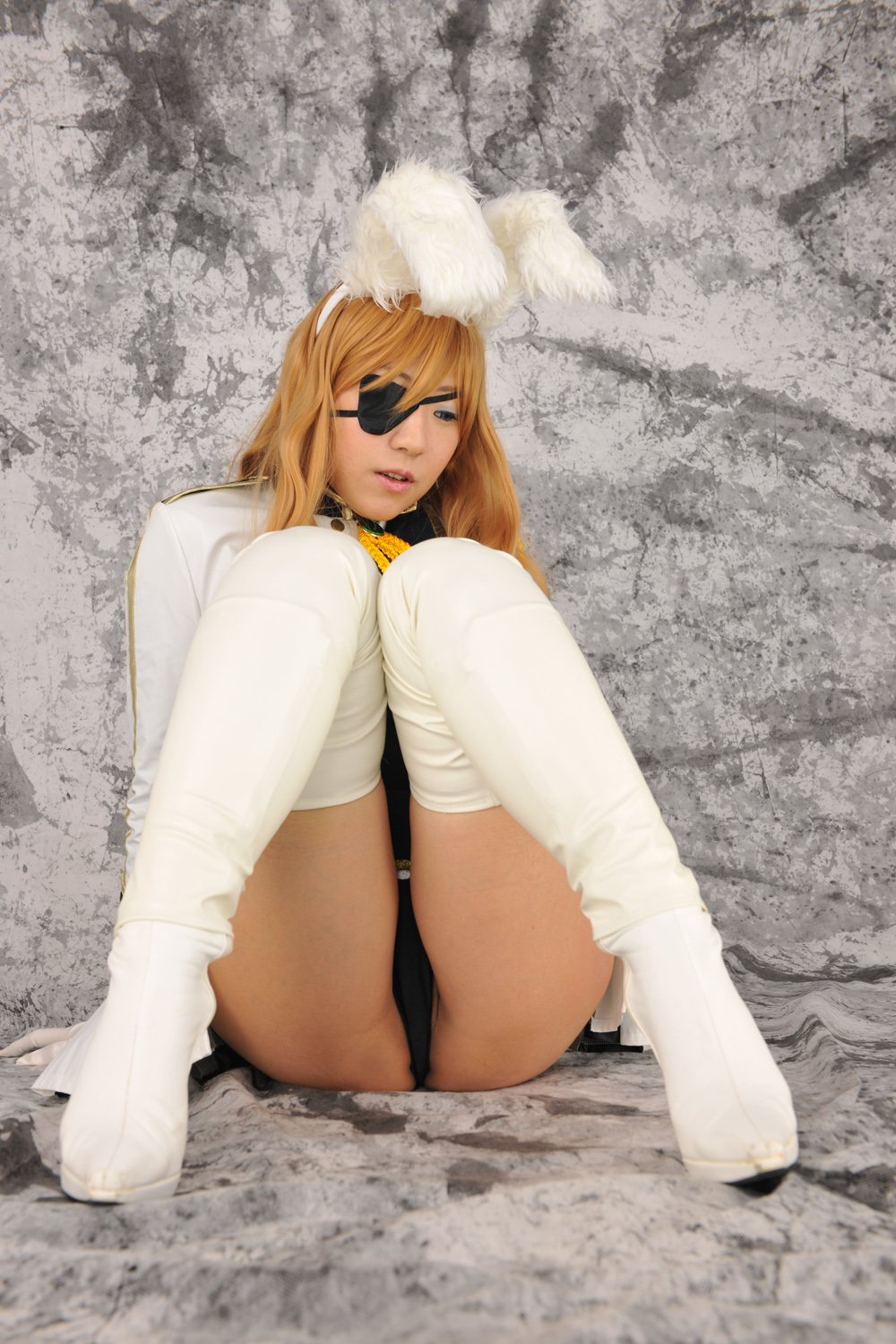 b023