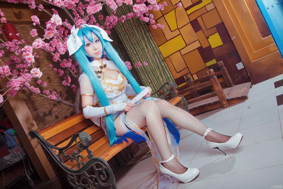初音未来笼中雀C O S (16)