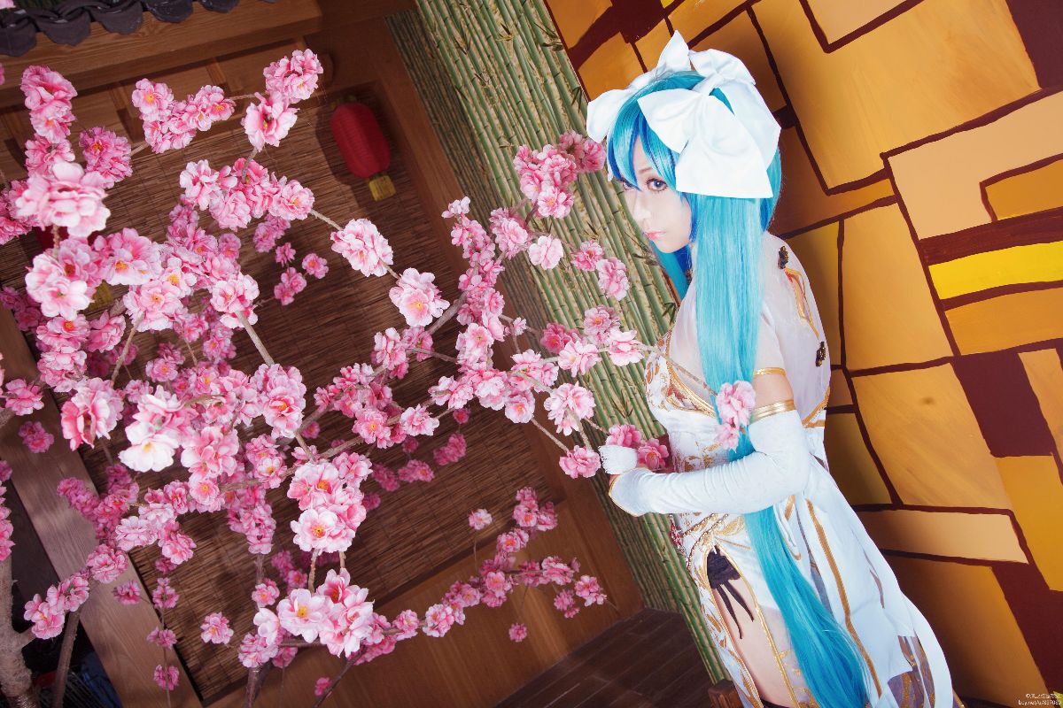 初音未来笼中雀C O S (17)