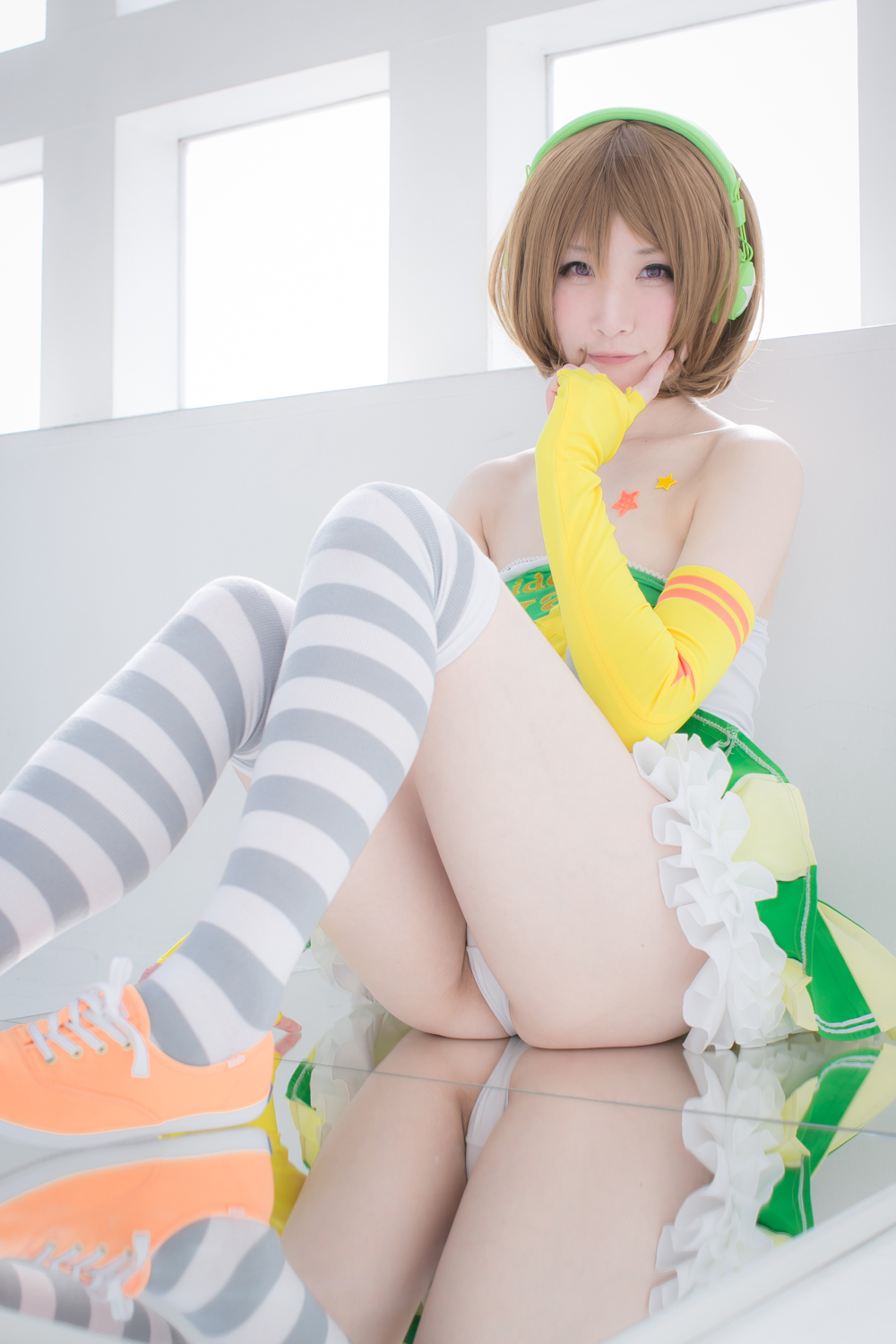 049