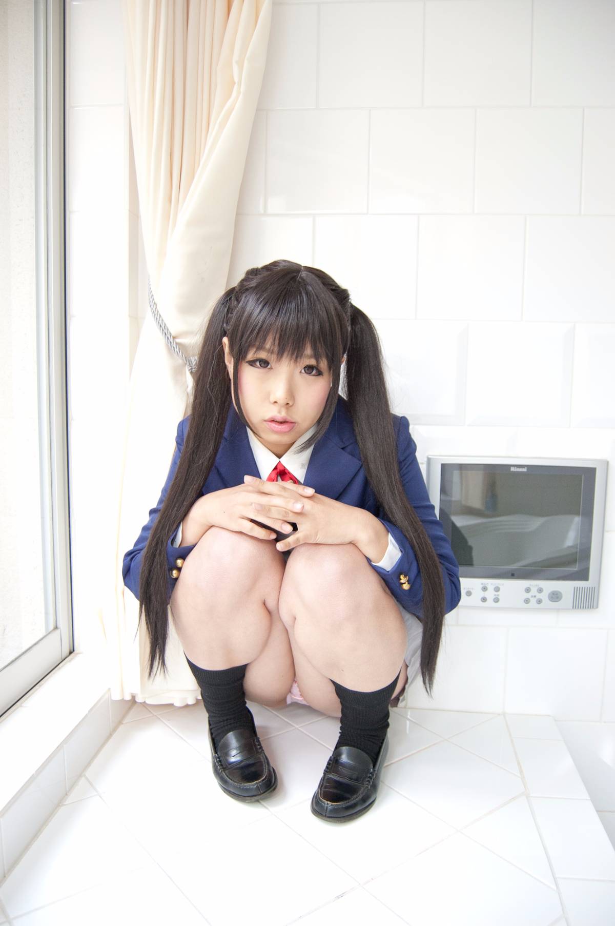 048