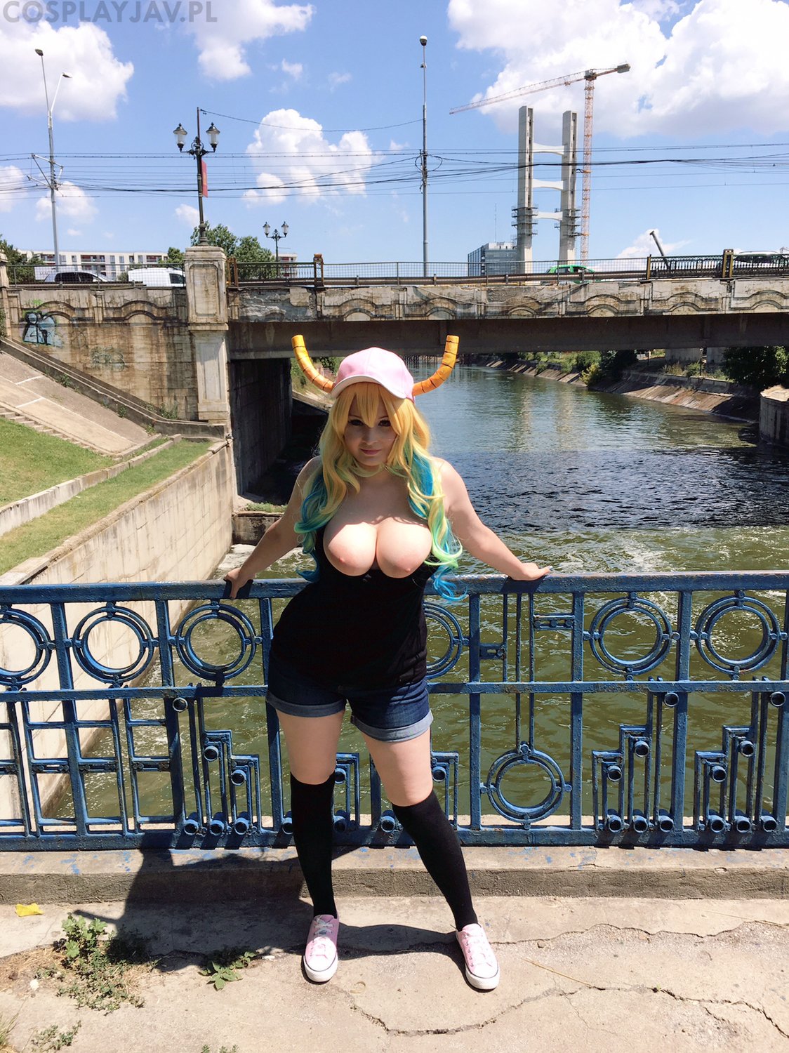 042