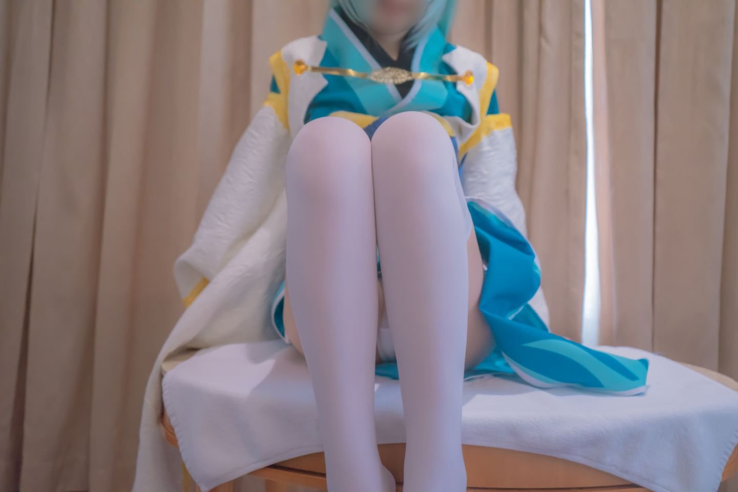 043