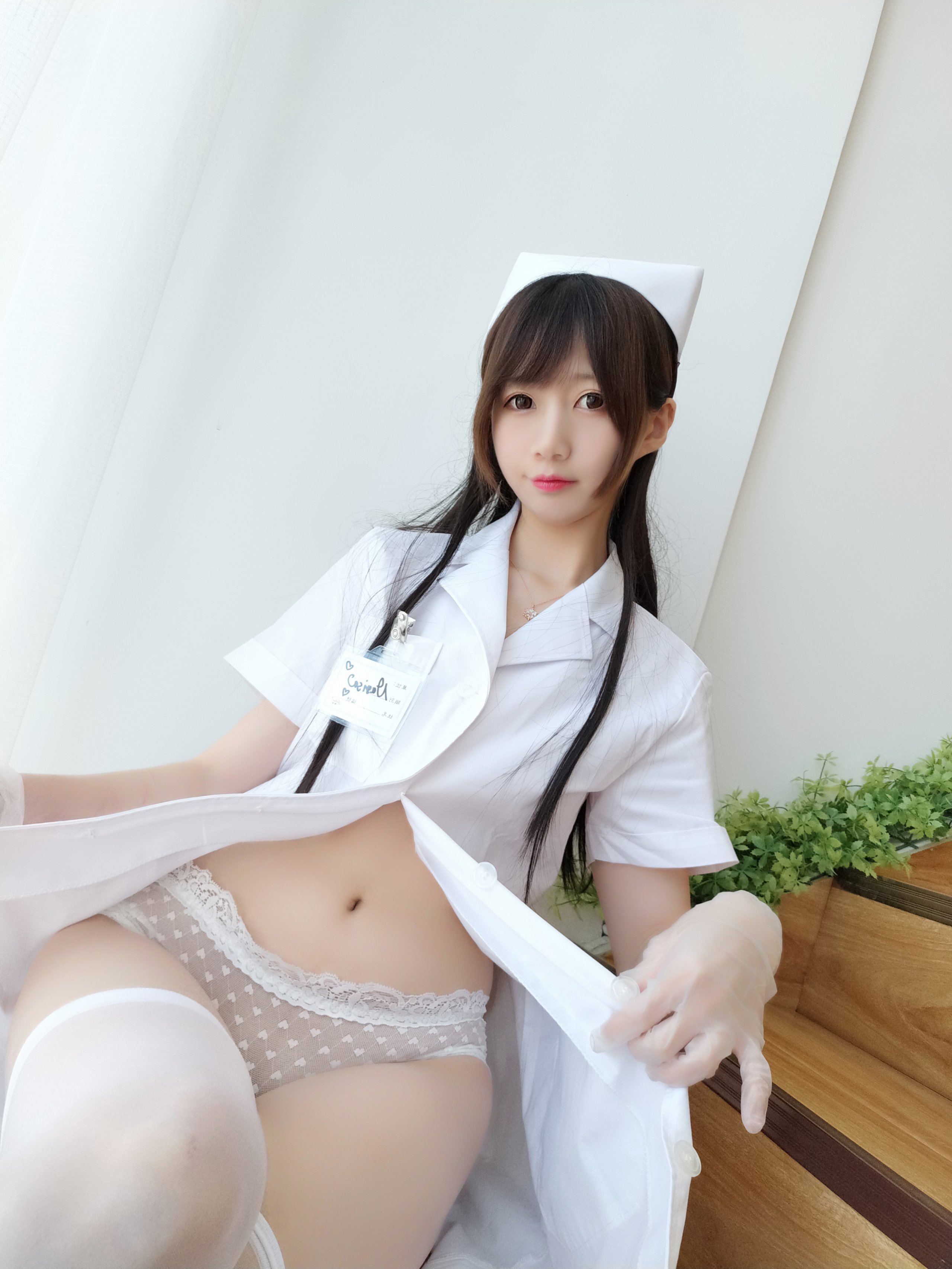 048