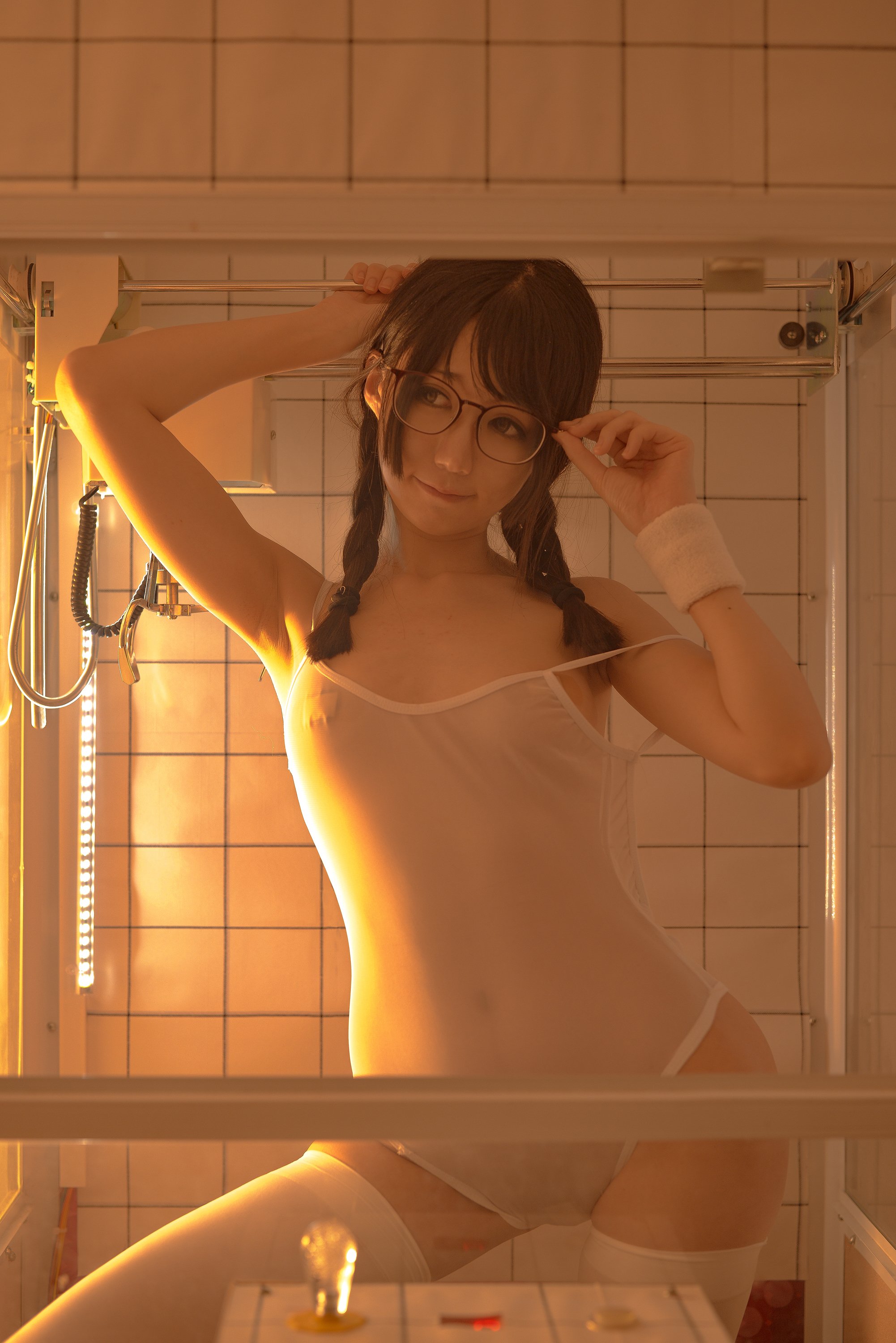 084