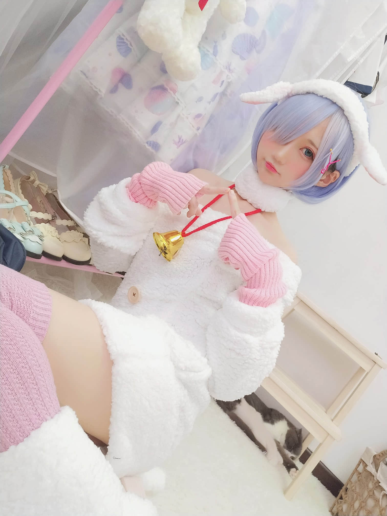 (04)