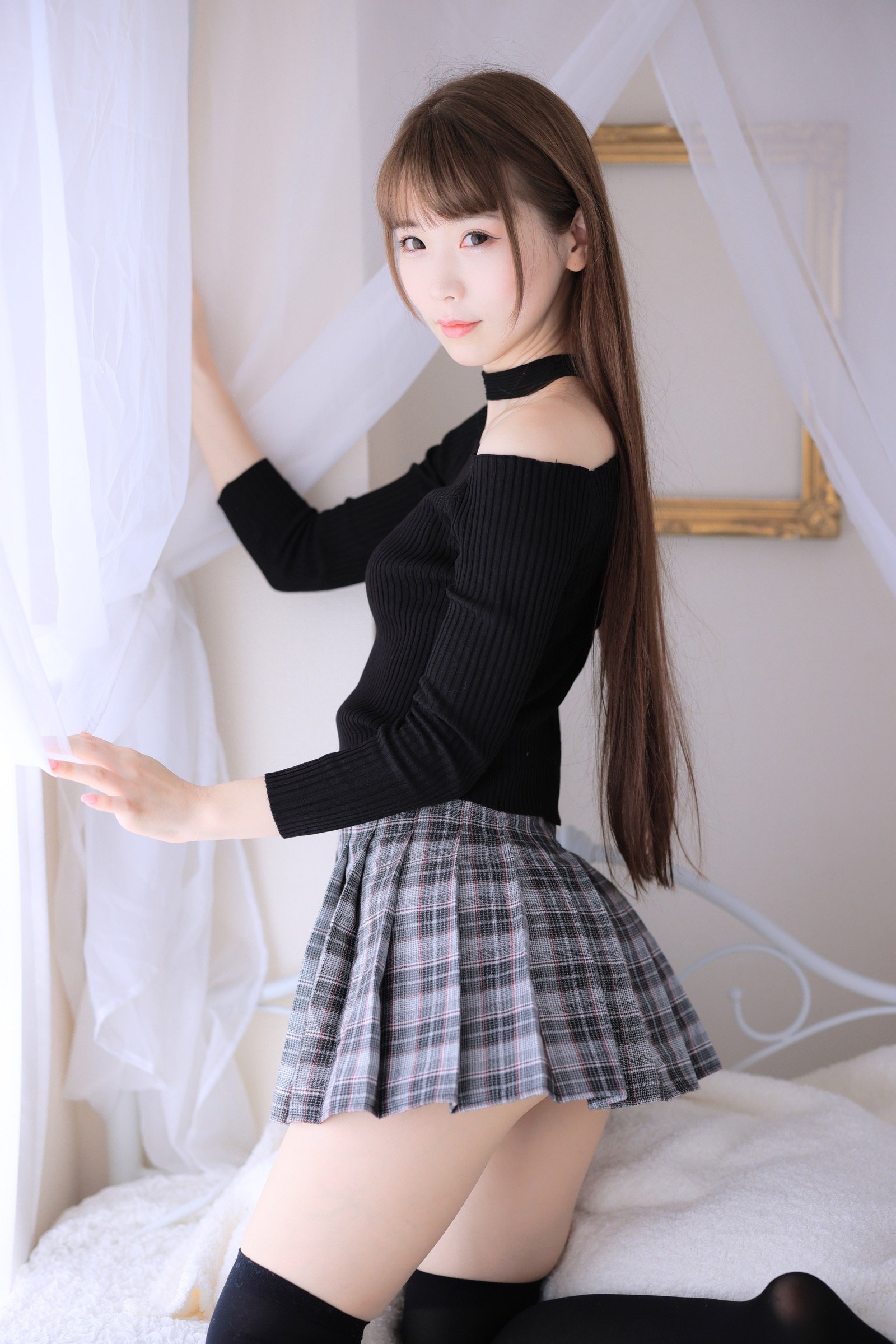 048