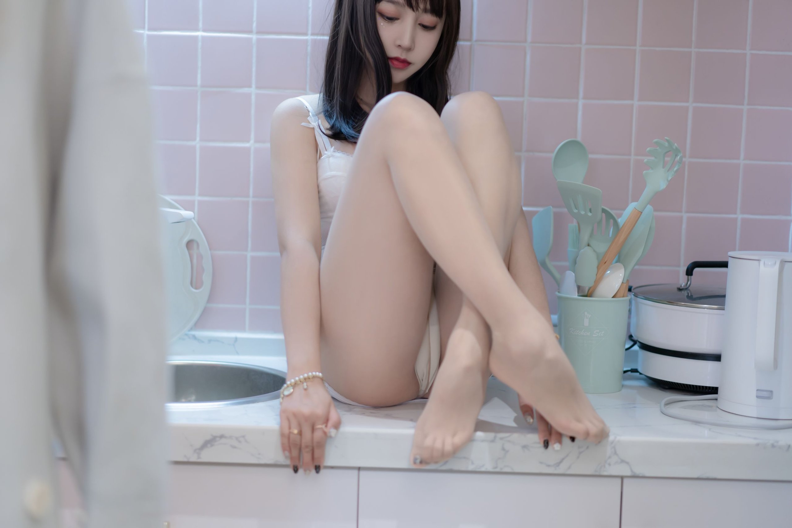 10017