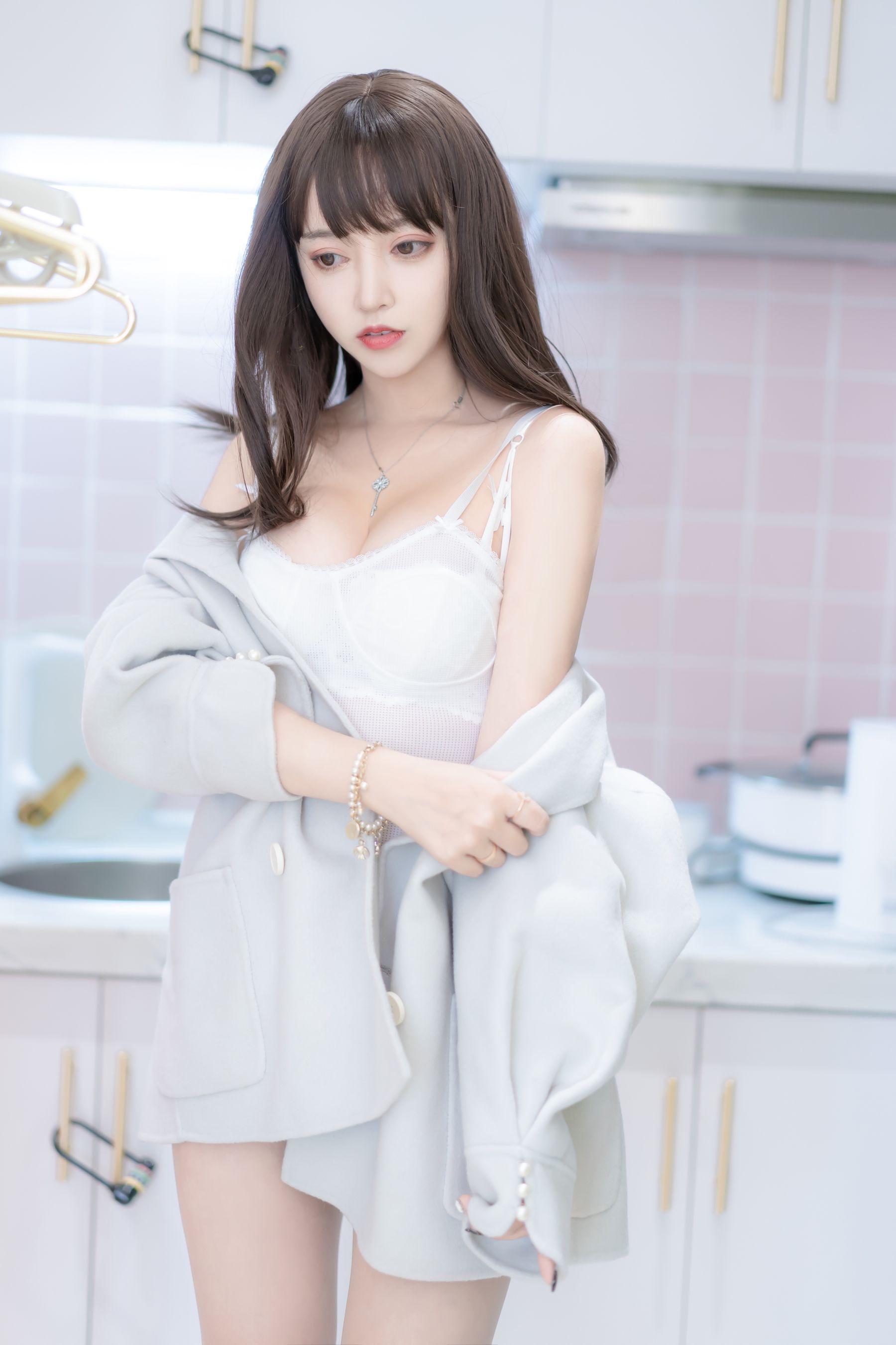 10050