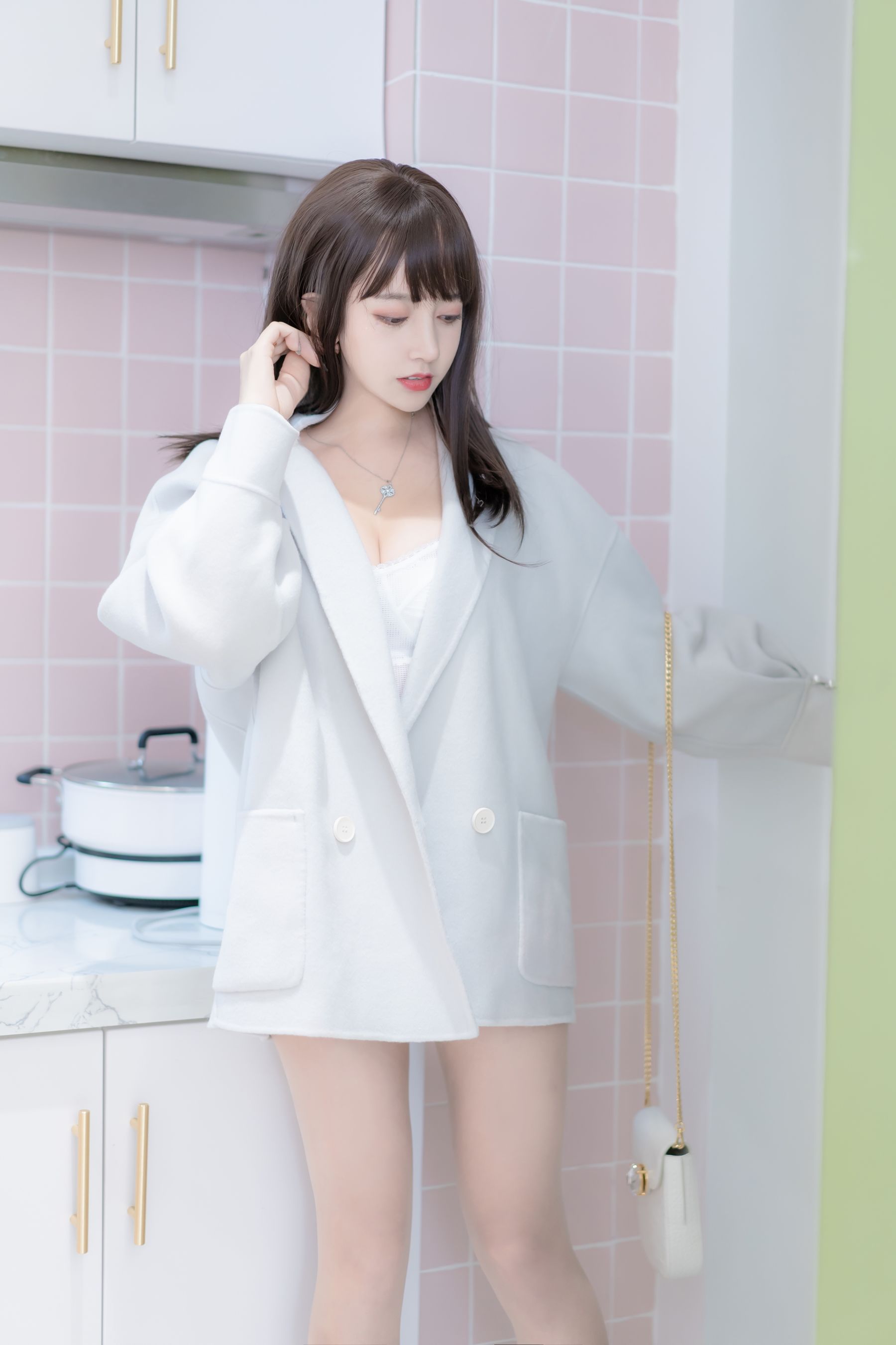 10055