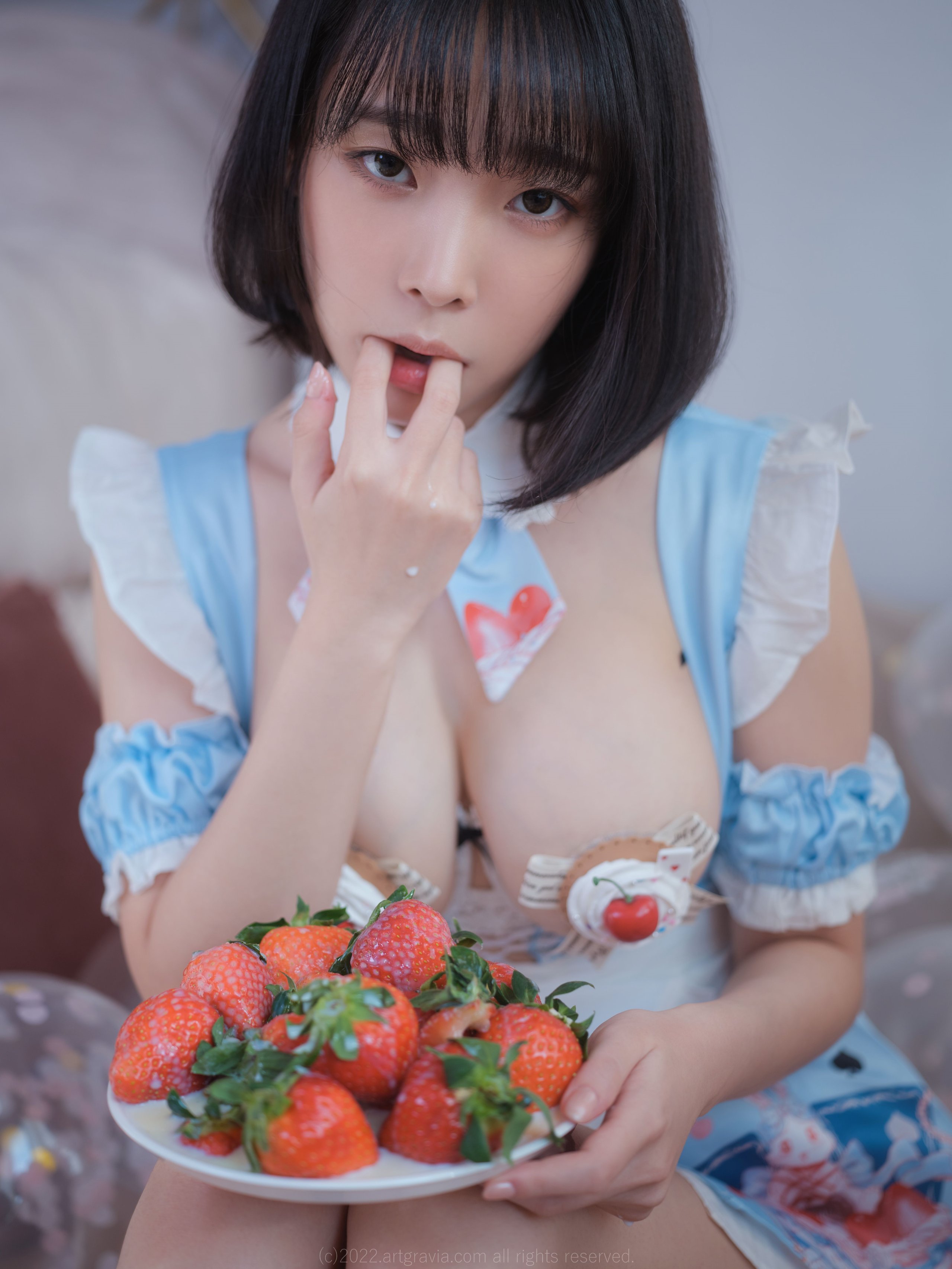 025