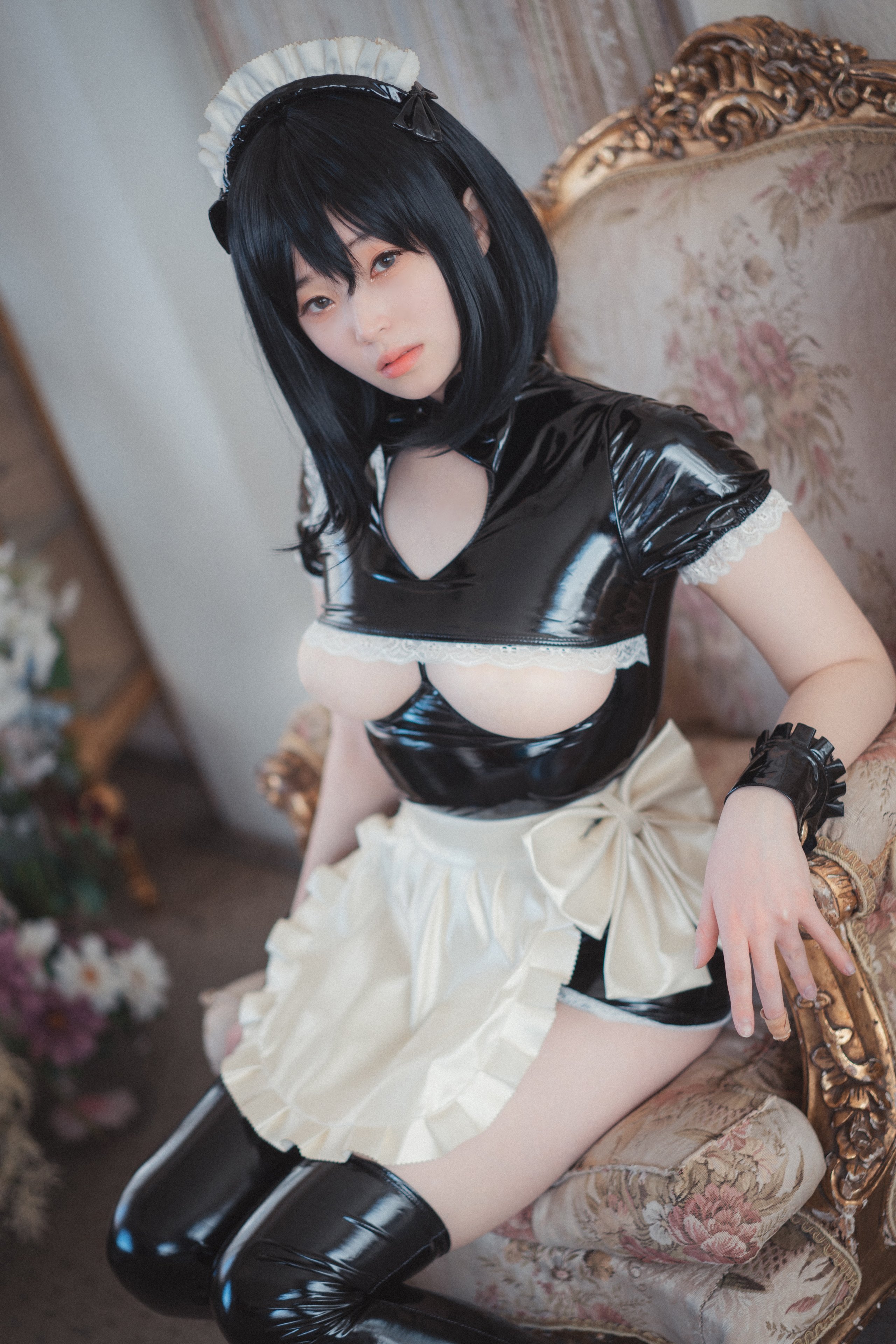 DJAWA-Photo-Bambi-Femme-de-Chambre-en-Latex-MrCong.com-006