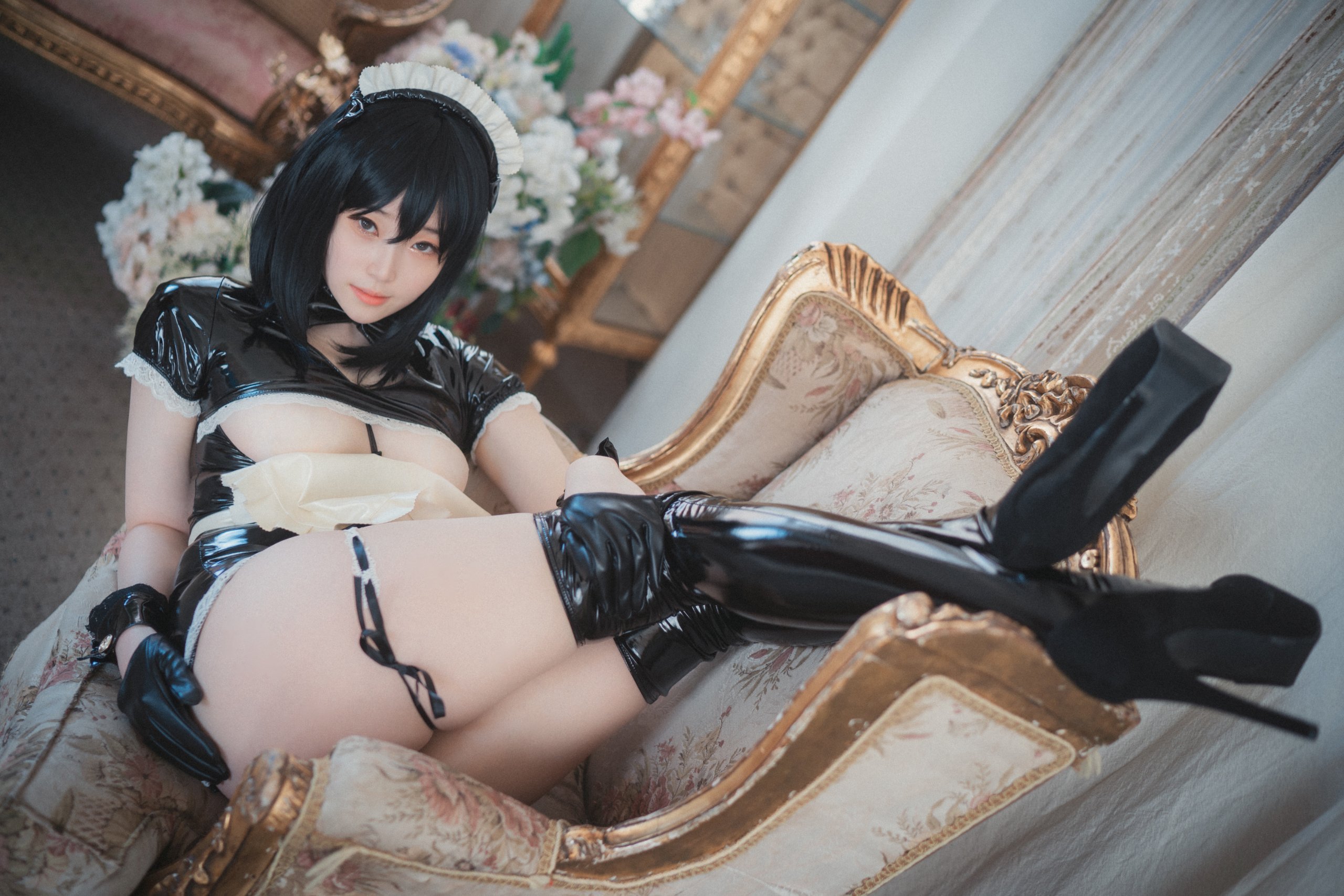 DJAWA-Photo-Bambi-Femme-de-Chambre-en-Latex-MrCong.com-013