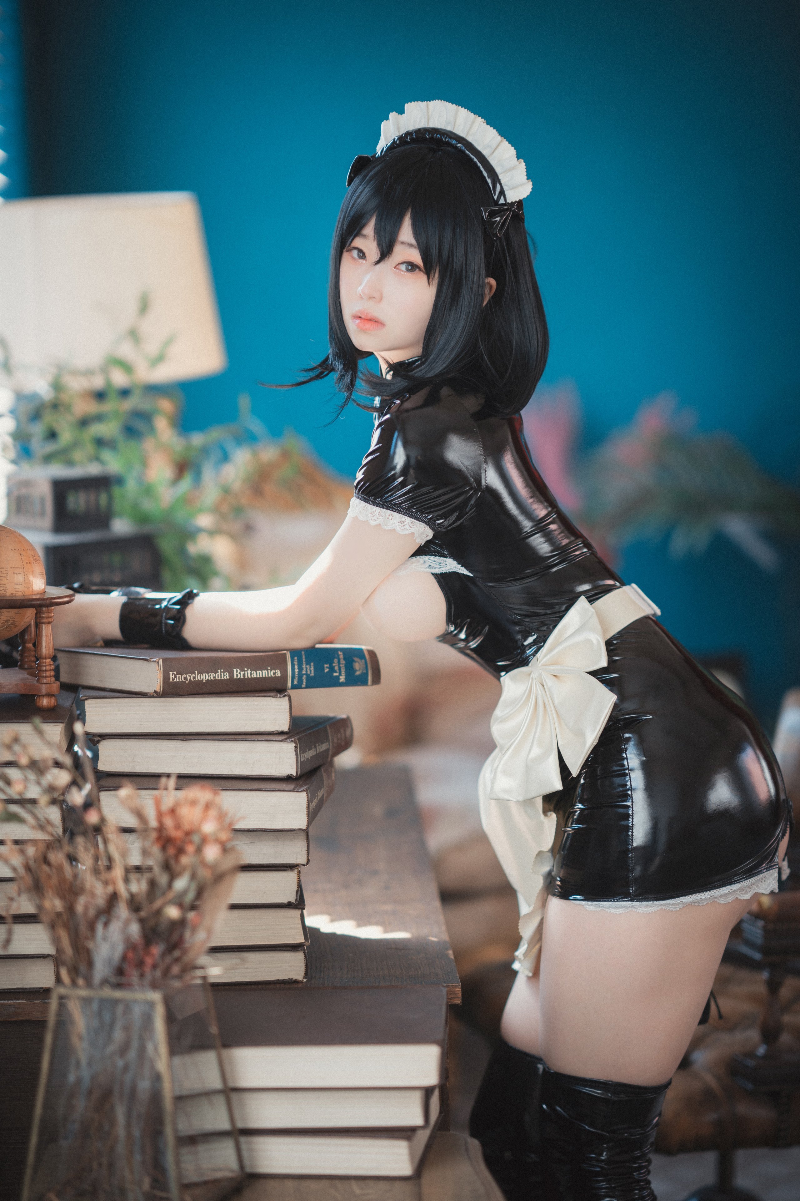 DJAWA-Photo-Bambi-Femme-de-Chambre-en-Latex-MrCong.com-016
