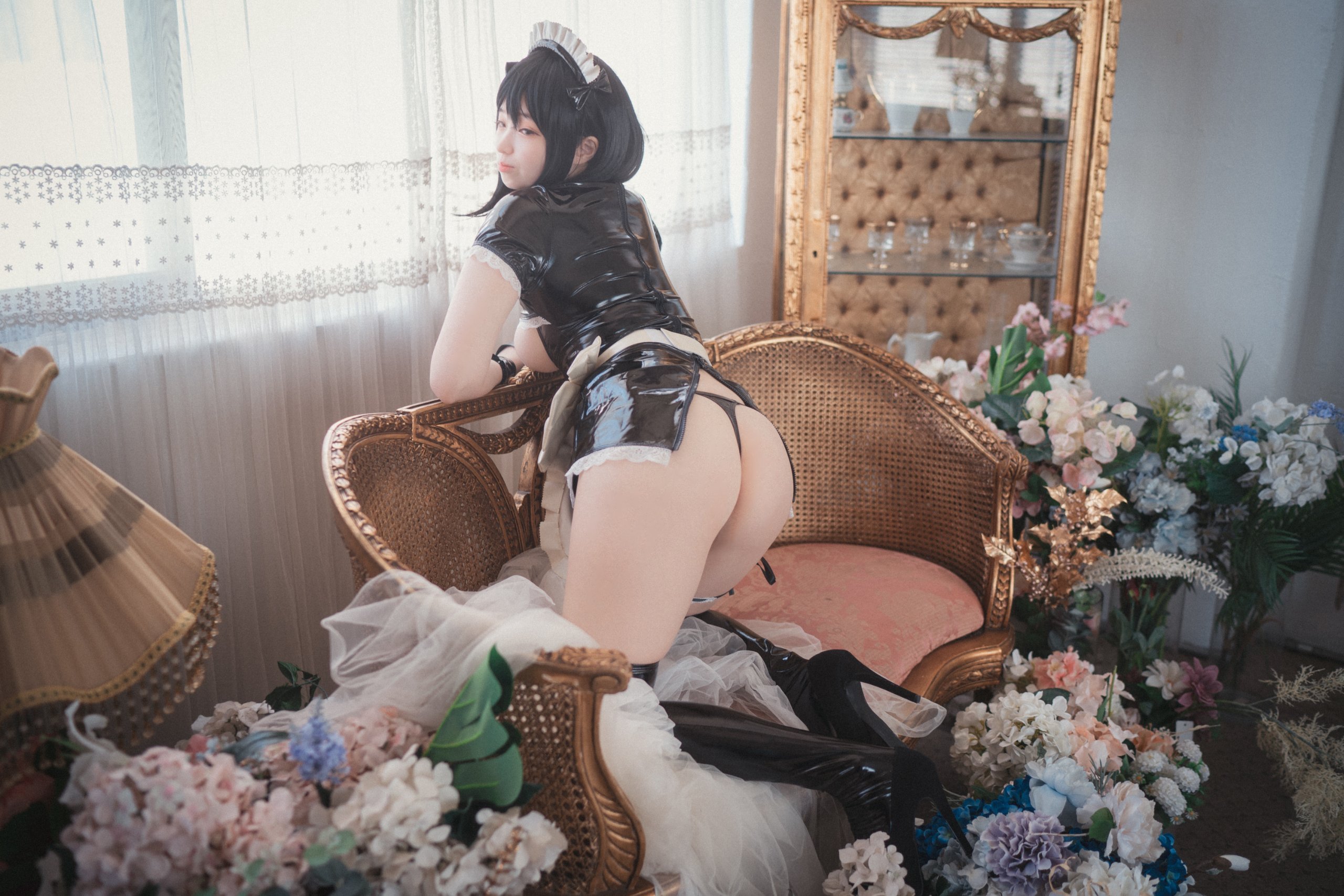 DJAWA-Photo-Bambi-Femme-de-Chambre-en-Latex-MrCong.com-042