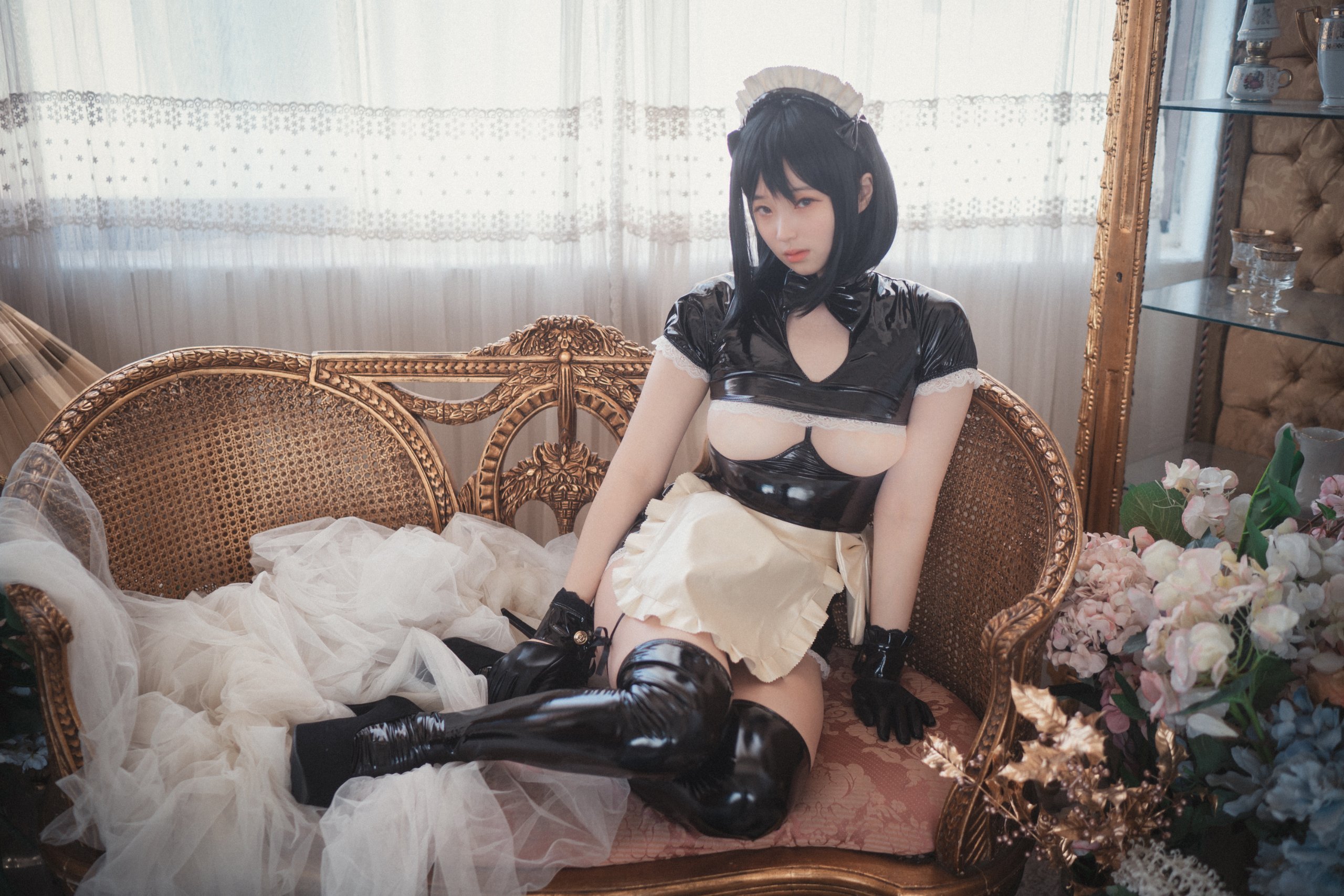 DJAWA-Photo-Bambi-Femme-de-Chambre-en-Latex-MrCong.com-048