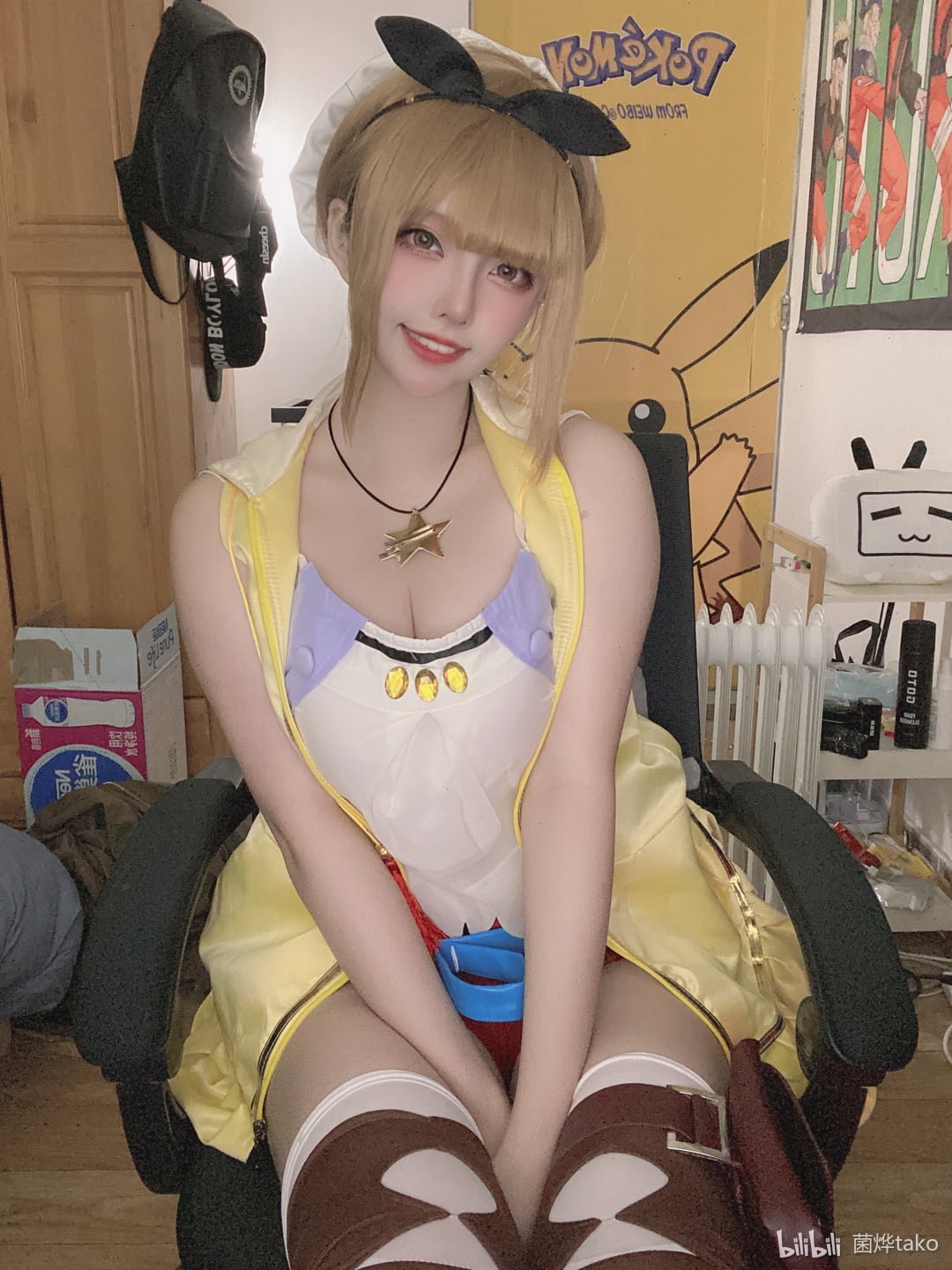 043
