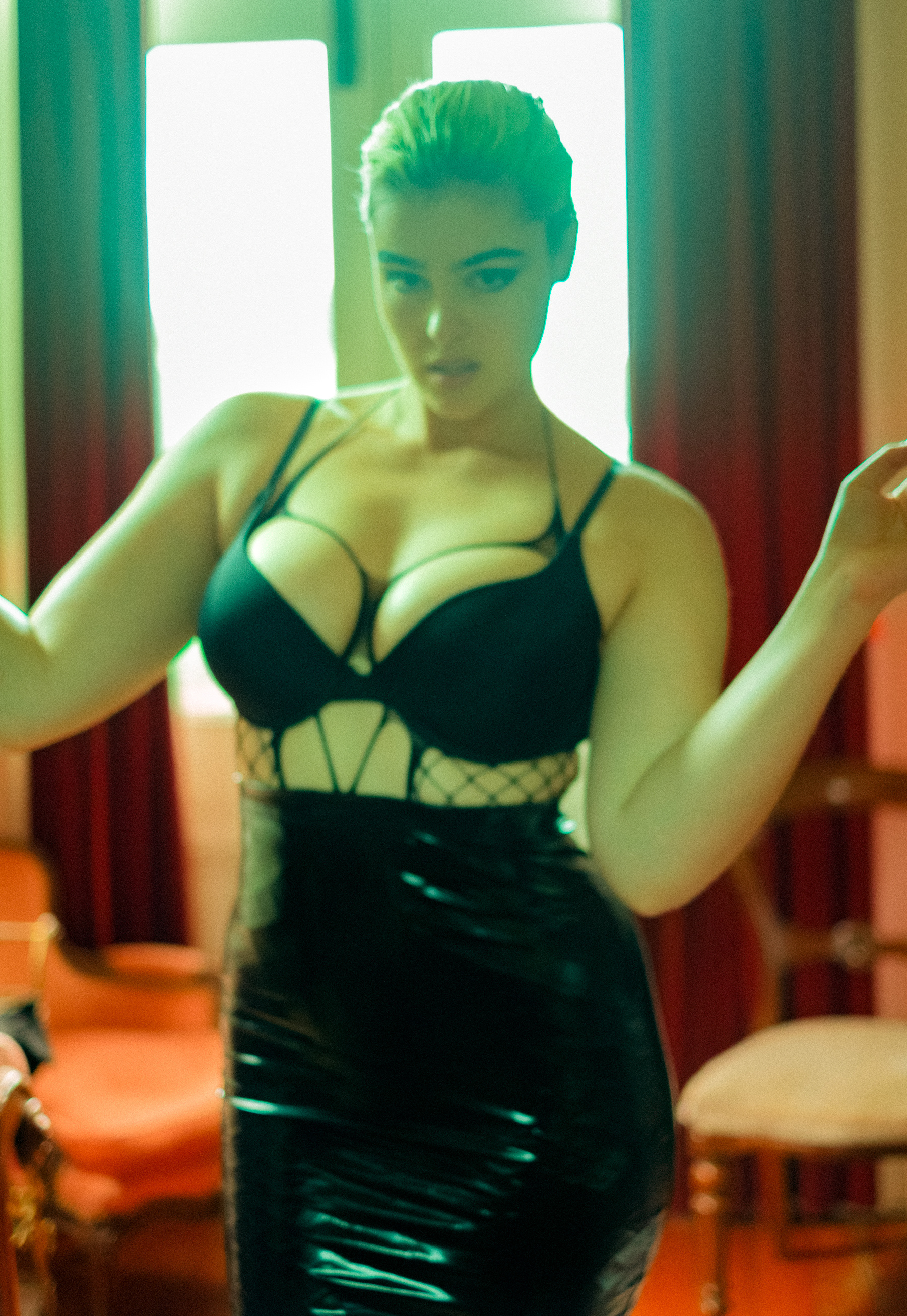 stefania-governess-11-xMfNyFn7