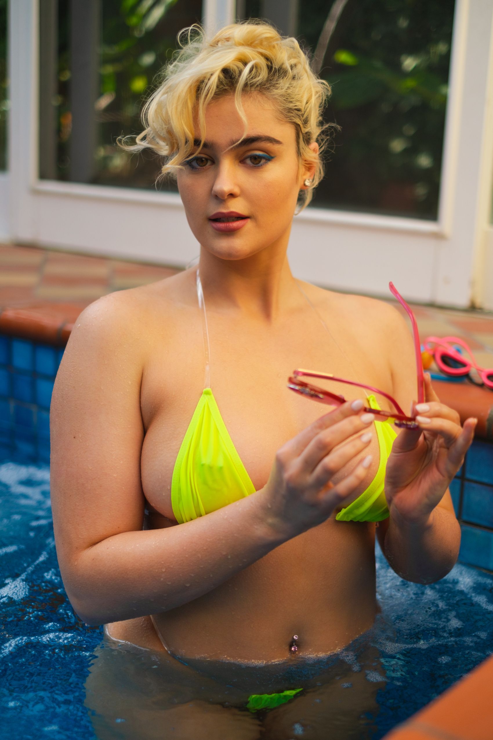 stefania-neon-bikini-36-a5A5OHgg