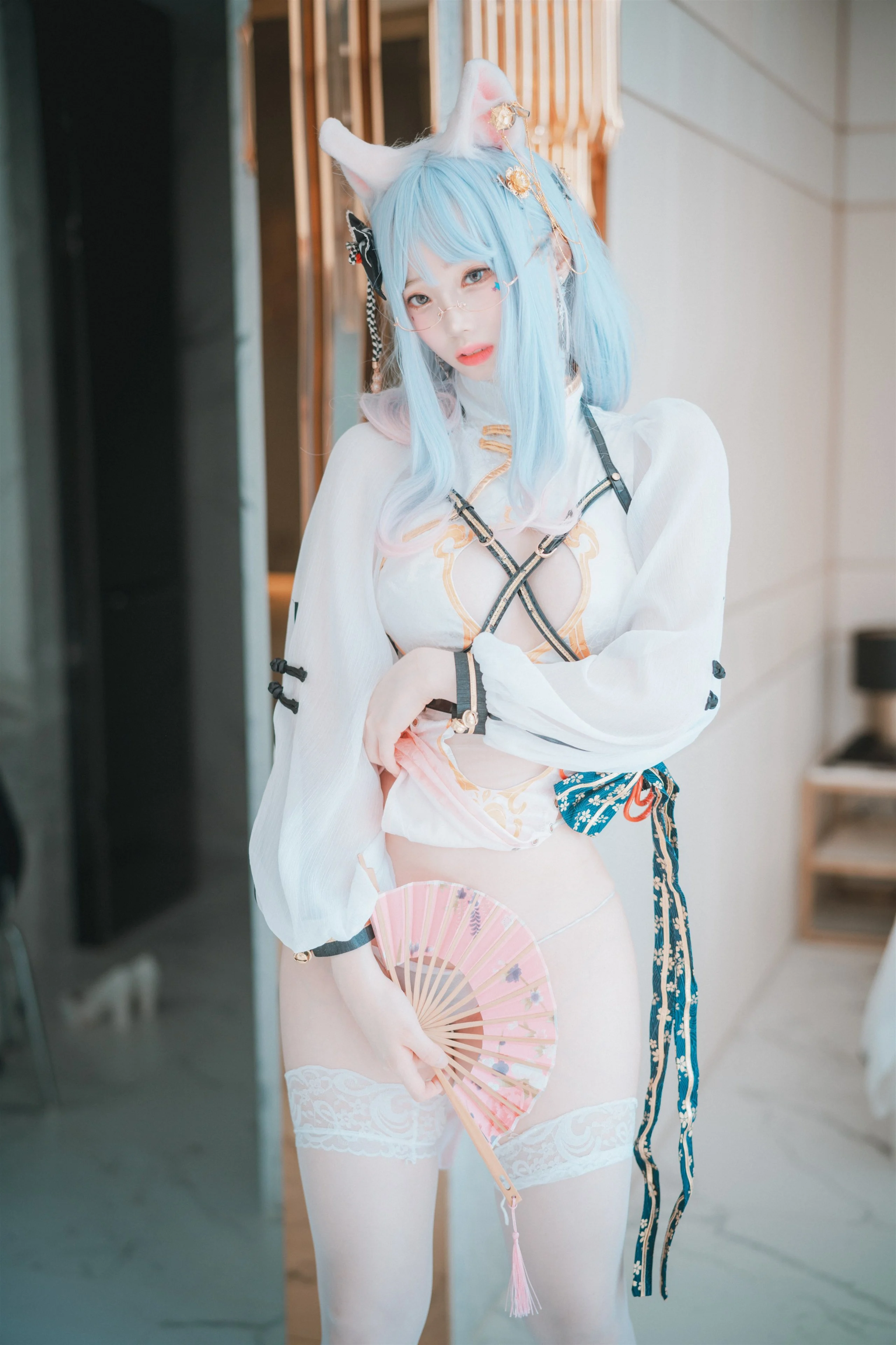 DJAWA-Photo-Bambi-Le-Chat-Porte-un-Qipao-MrCong.com-014