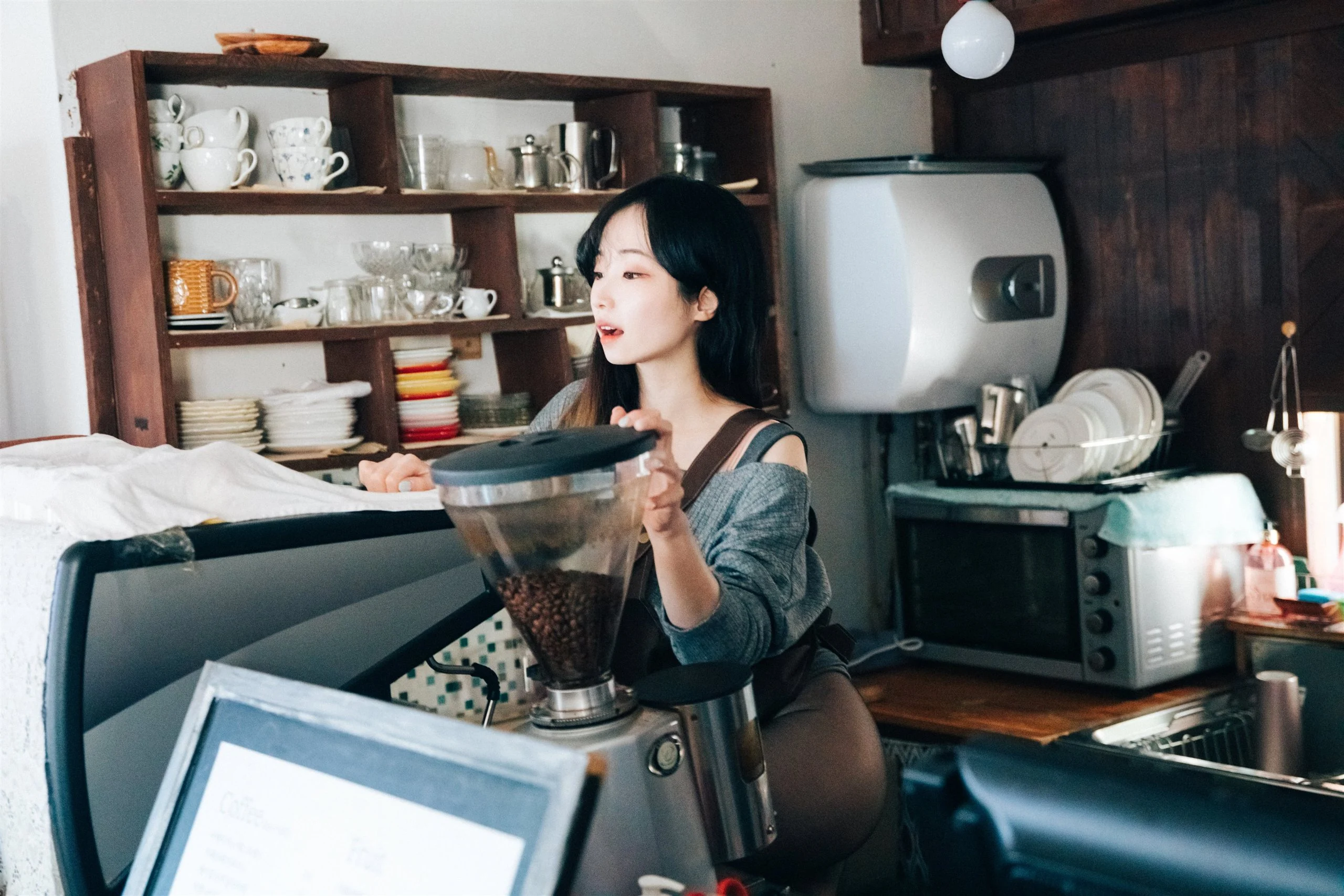 Loozy-Bambi-Cafe-Alba-MrCong.com-019