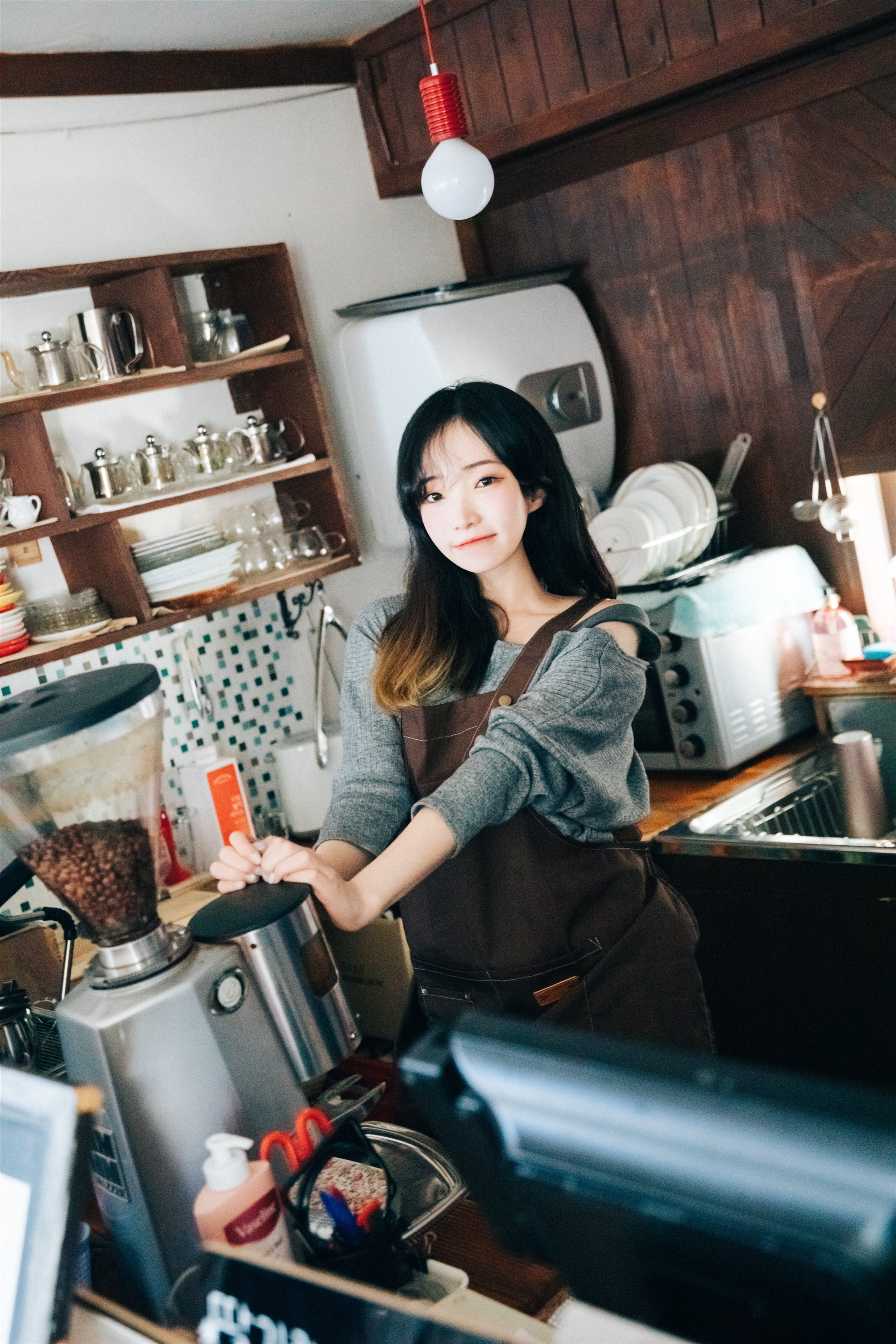 Loozy-Bambi-Cafe-Alba-MrCong.com-023