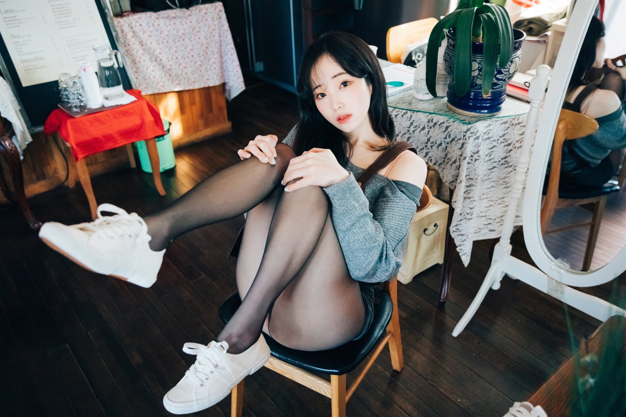 Loozy-Bambi-Cafe-Alba-MrCong.com-044