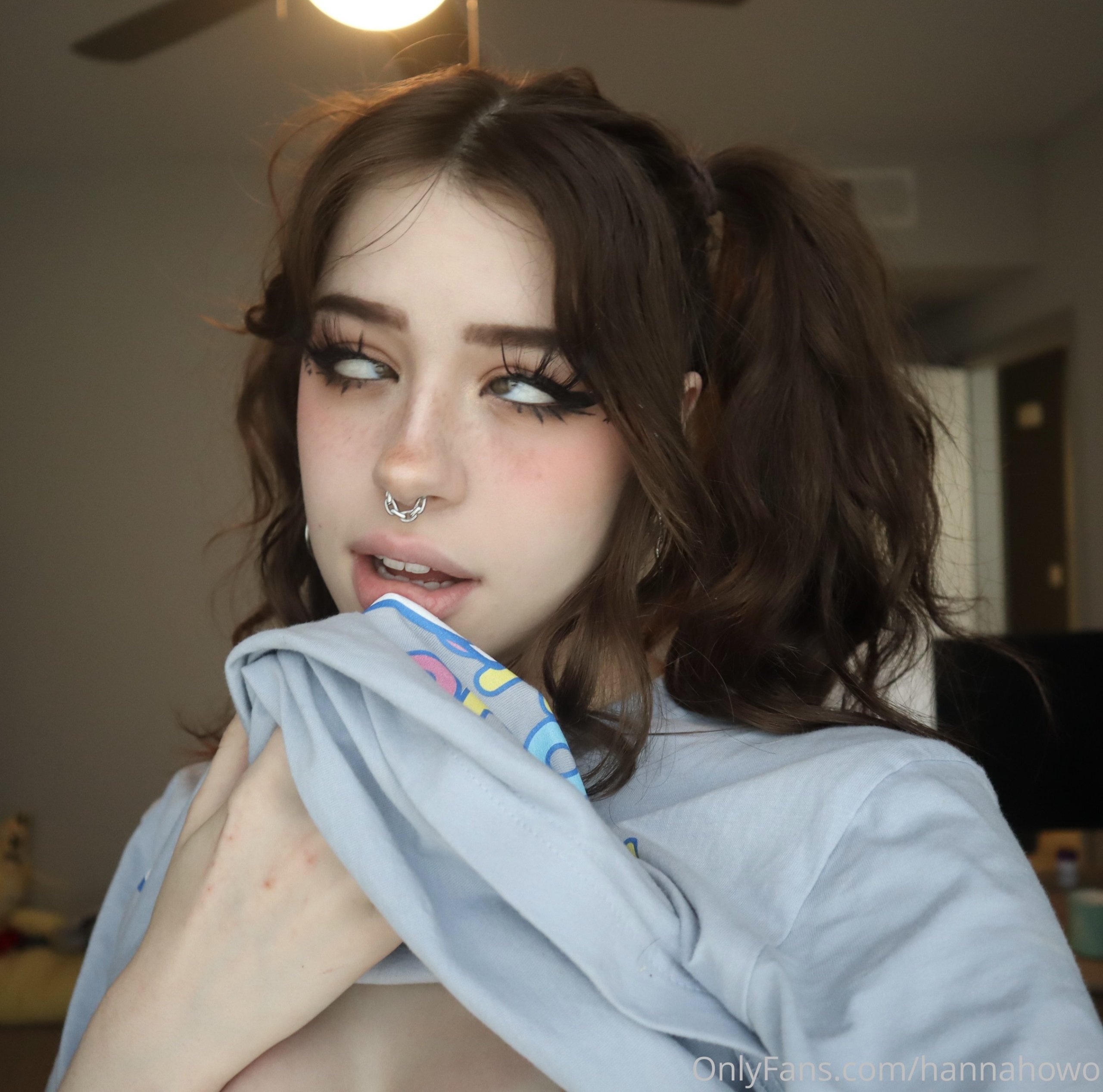 HannahOwo-OnlyFans-228-zVy0UA3o