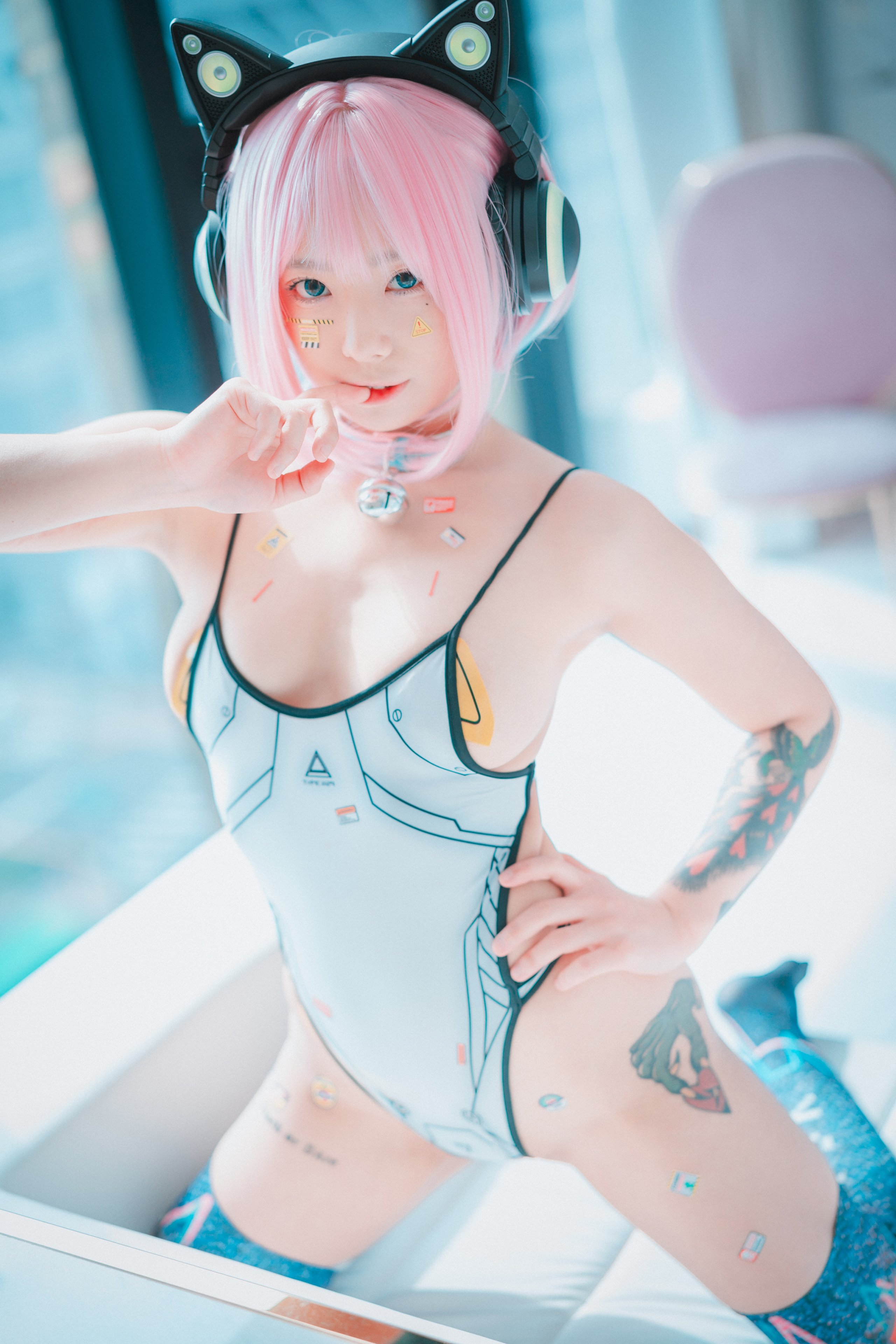 DJAWA-Photo-Maruemon-Caution-Girl-vs-Athletic-Girl-MrCong.com-004