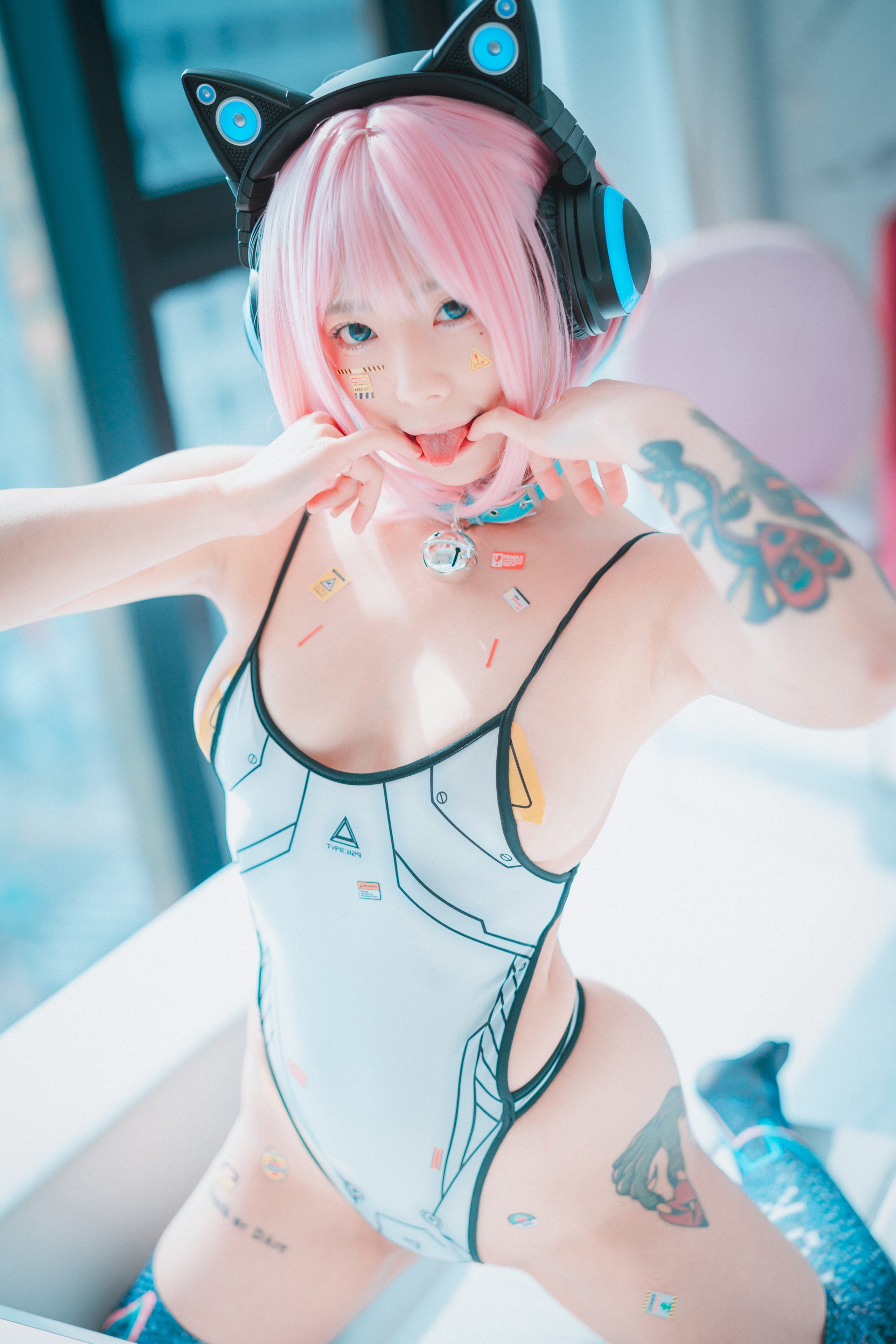 DJAWA-Photo-Maruemon-Caution-Girl-vs-Athletic-Girl-MrCong.com-005