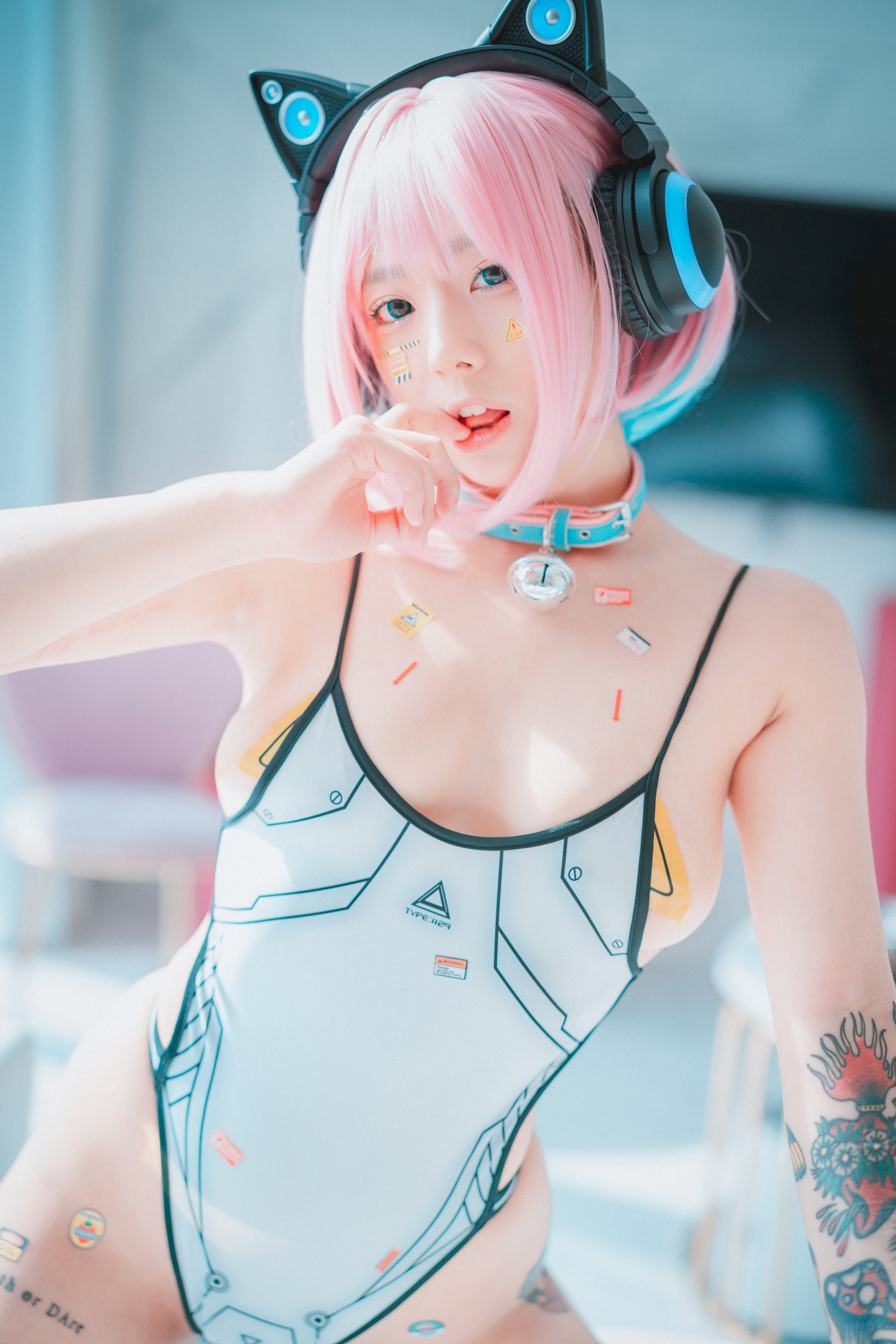 DJAWA-Photo-Maruemon-Caution-Girl-vs-Athletic-Girl-MrCong.com-006