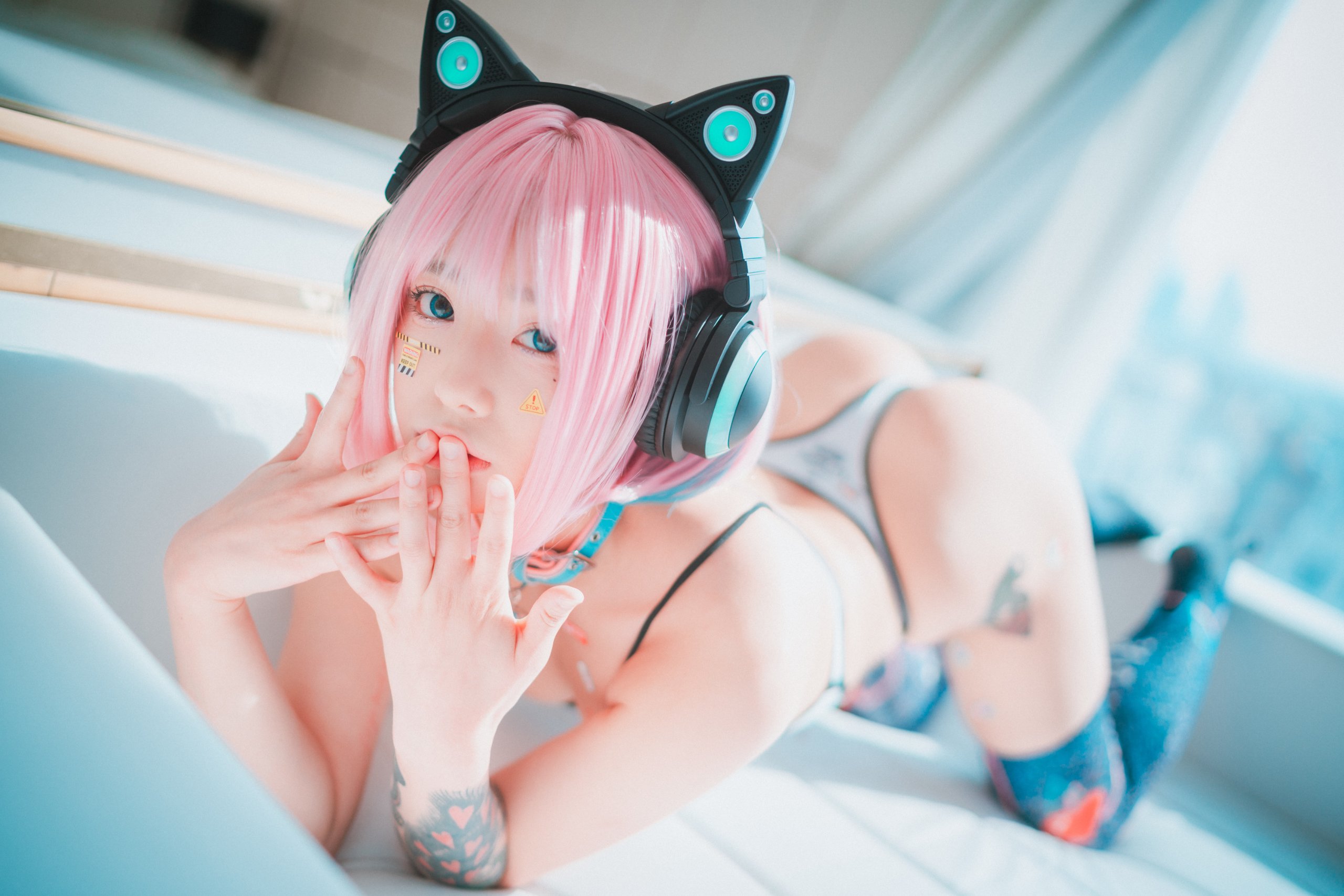 DJAWA-Photo-Maruemon-Caution-Girl-vs-Athletic-Girl-MrCong.com-014