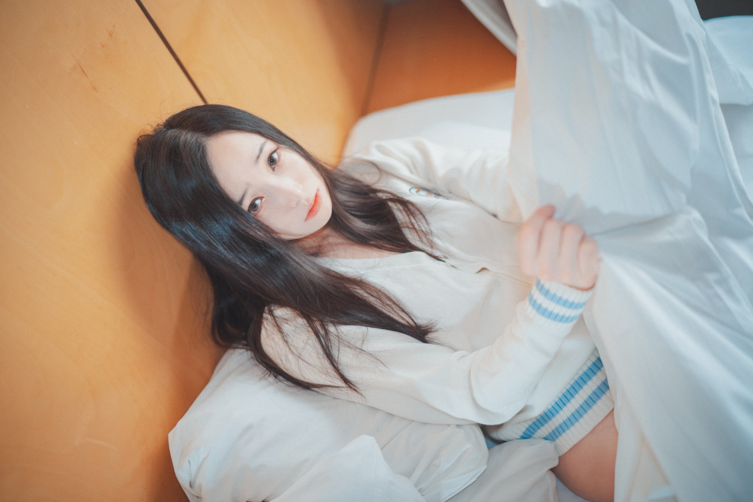DJAWA-Photo-Bambi-Homebody-Girl-MrCong.com-013