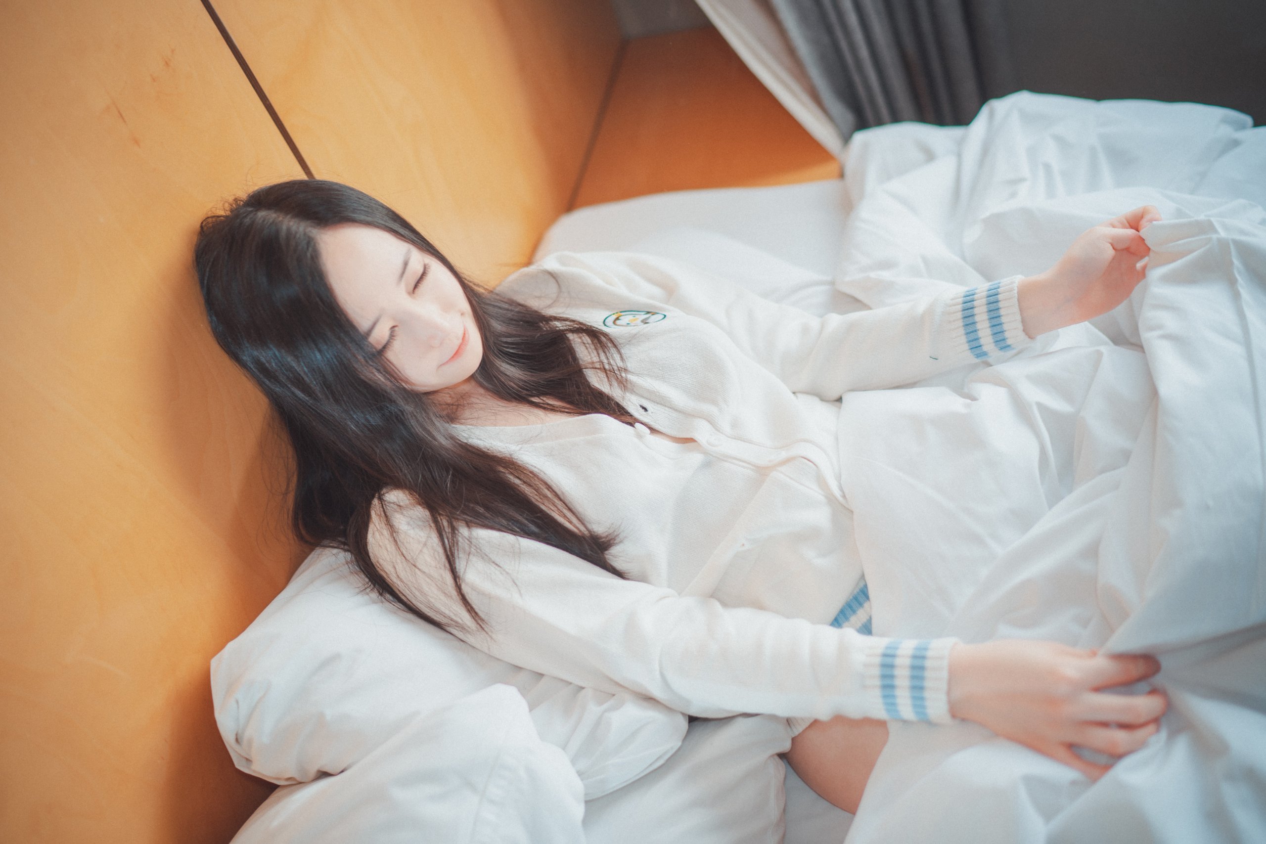 DJAWA-Photo-Bambi-Homebody-Girl-MrCong.com-014