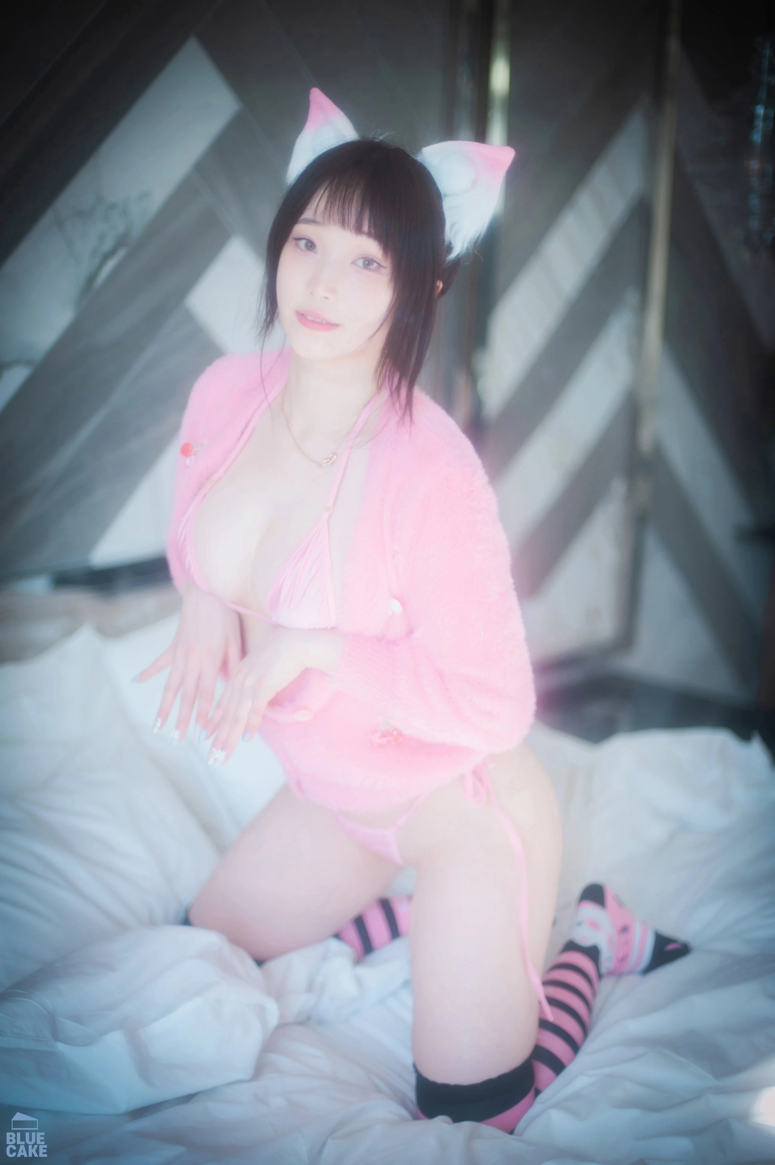 BLUECAKE-Bambi-Naughty-Cats-Pink-and-Mint-RED-MrCong.com-003