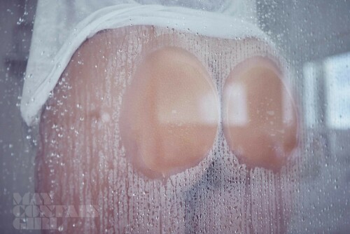 6639_Holly-Peers-Wet-T-Shirt-See-Thru-2.md